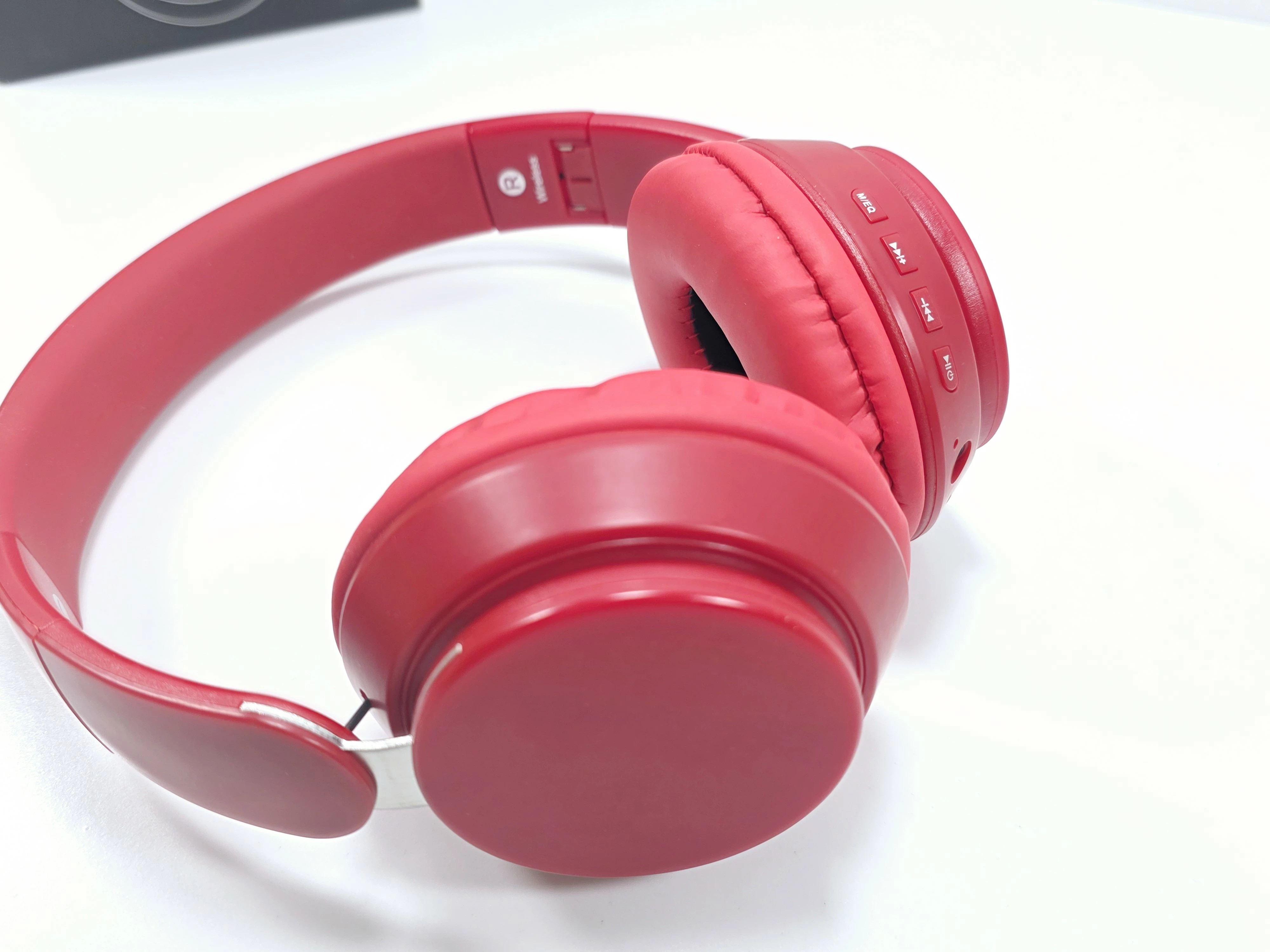 sluchawki-bluetooth-czerwone-rodzaj-sluchawek-203681-217745