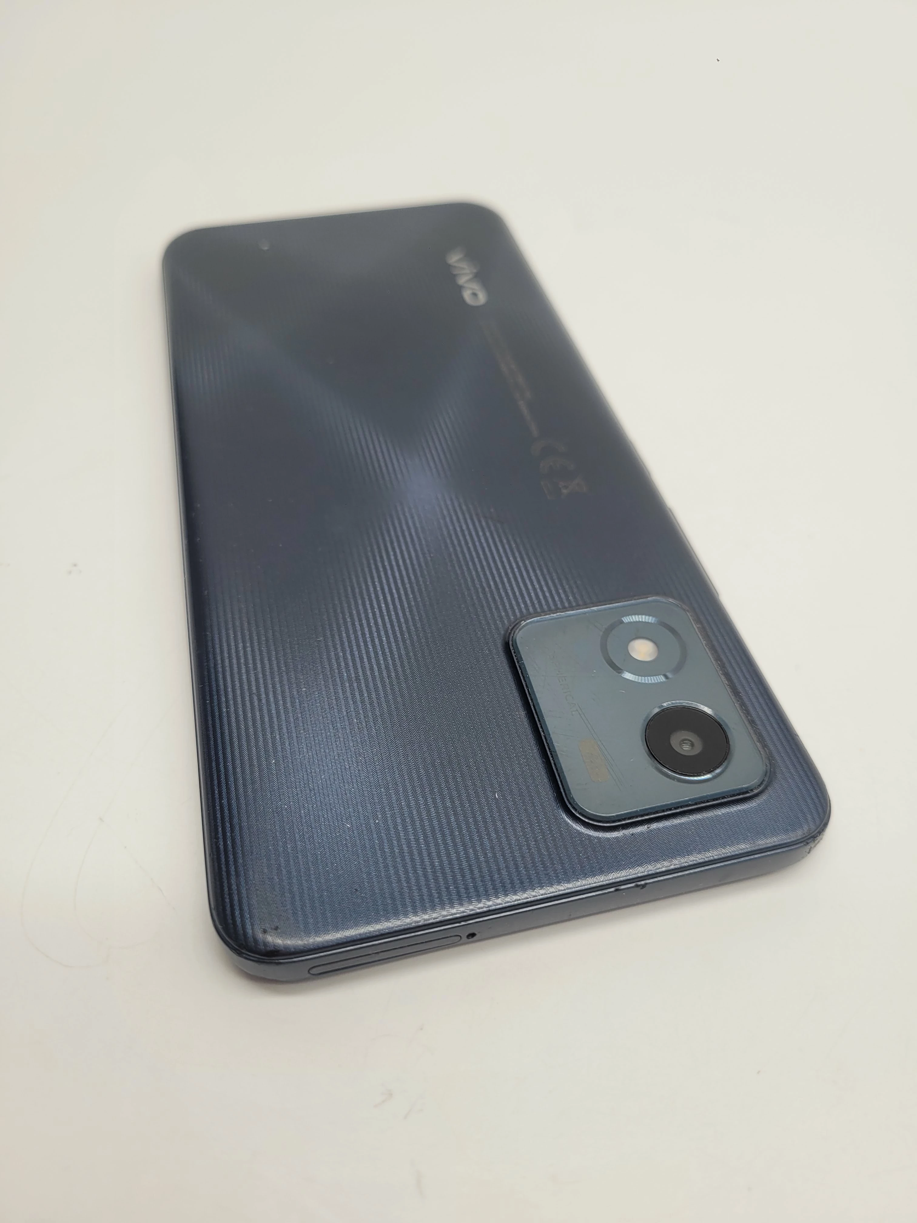 smartfon-vivo-y01-332gb-651-czarny-defekt-ekranu-przekatna-ekranu-651