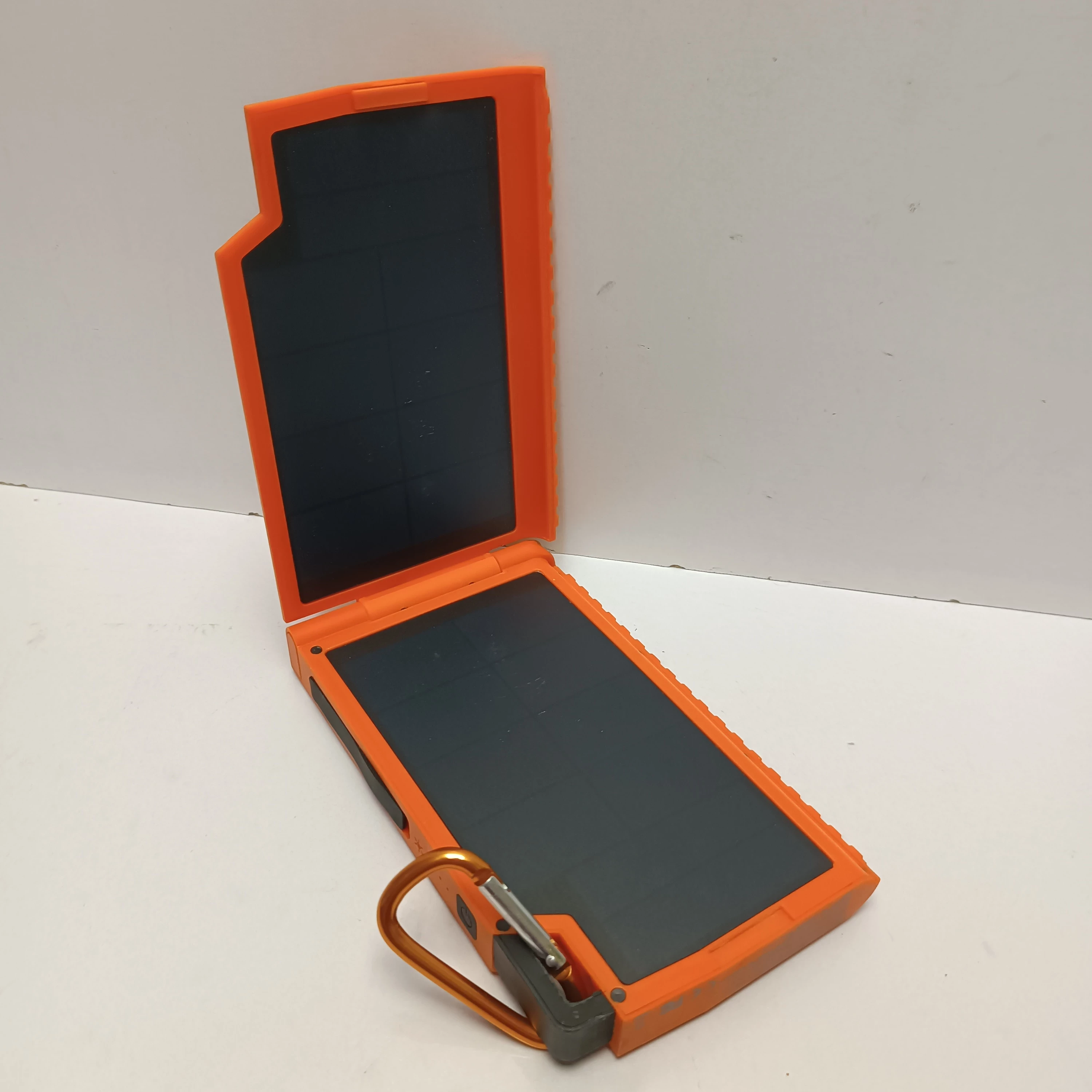 xtorm-xr105-solar-supercharger-10000-mah-stan-11323-2