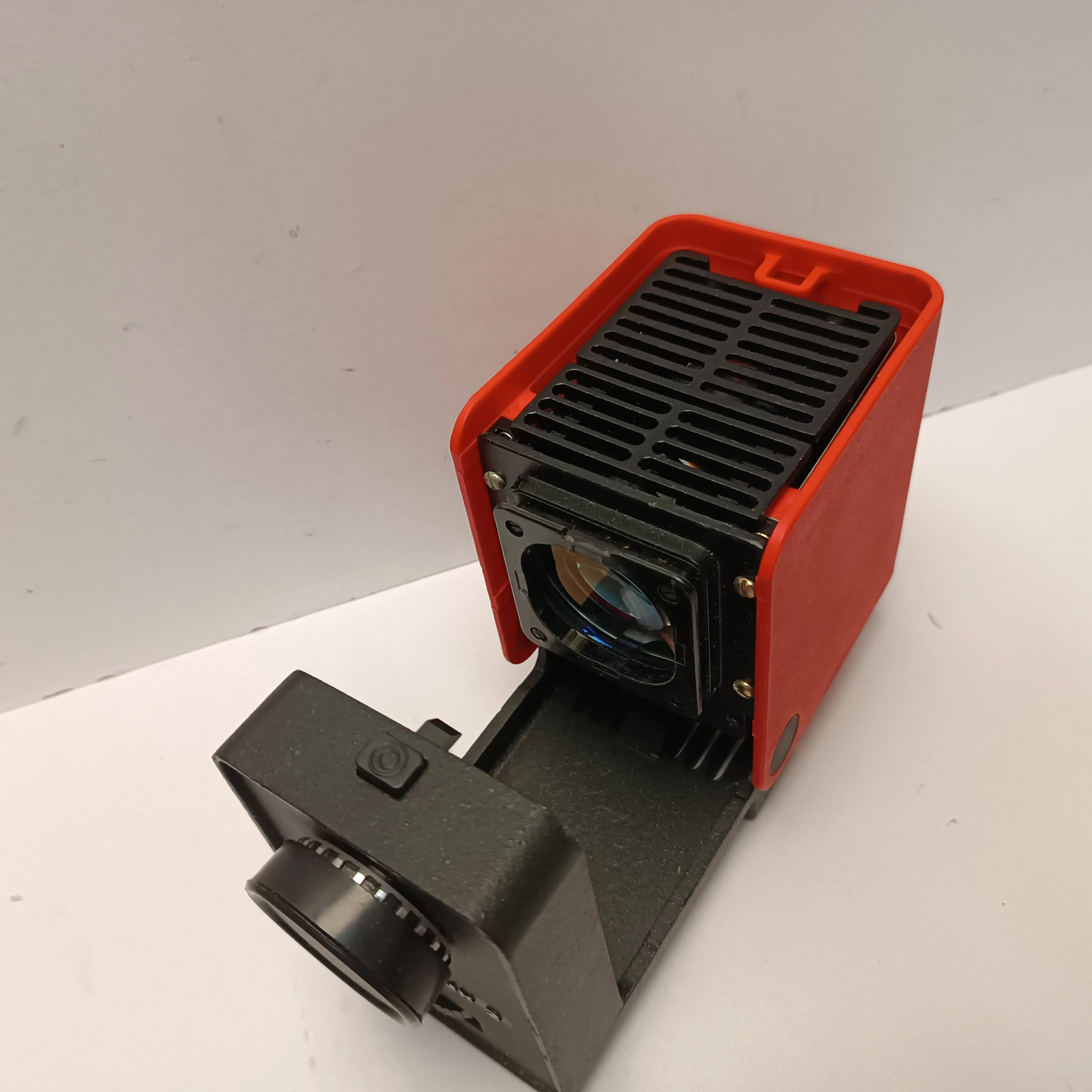 rzutnik-projektor-do-bajek-klisz-sputnik-2-cccp-zsrr-prl-osiedle-teatralne-3u15-krakow