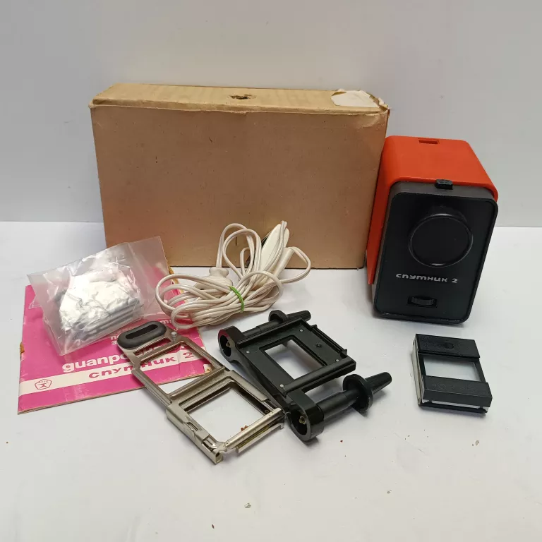 rzutnik-projektor-do-bajek-klisz-sputnik-2-cccp-zsrr-prl-osiedle-teatralne-3u15-krakow