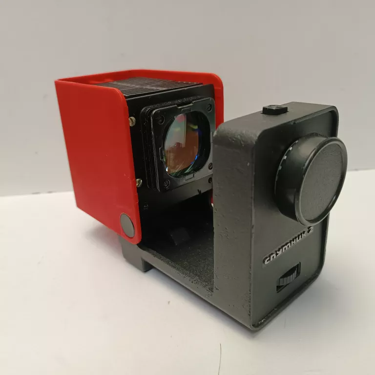 rzutnik-projektor-do-bajek-klisz-sputnik-2-cccp-zsrr-prl-osiedle-teatralne-3u15-krakow