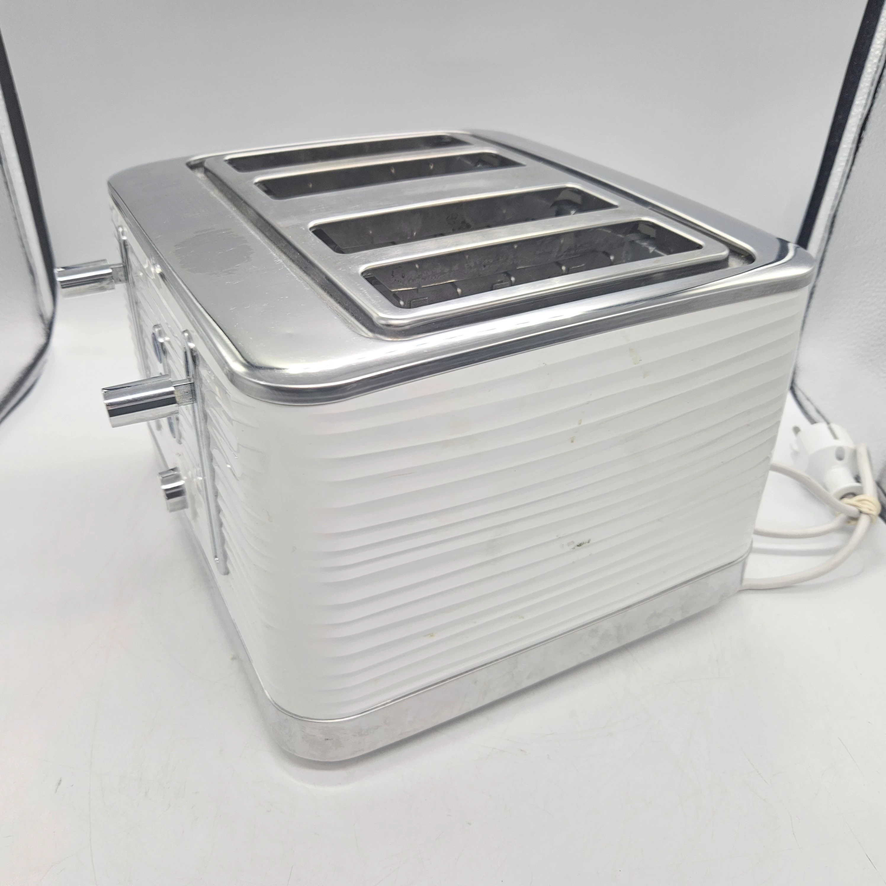 toster-russell-hobbs-24380-bialy-1800-w-stan-11323-2