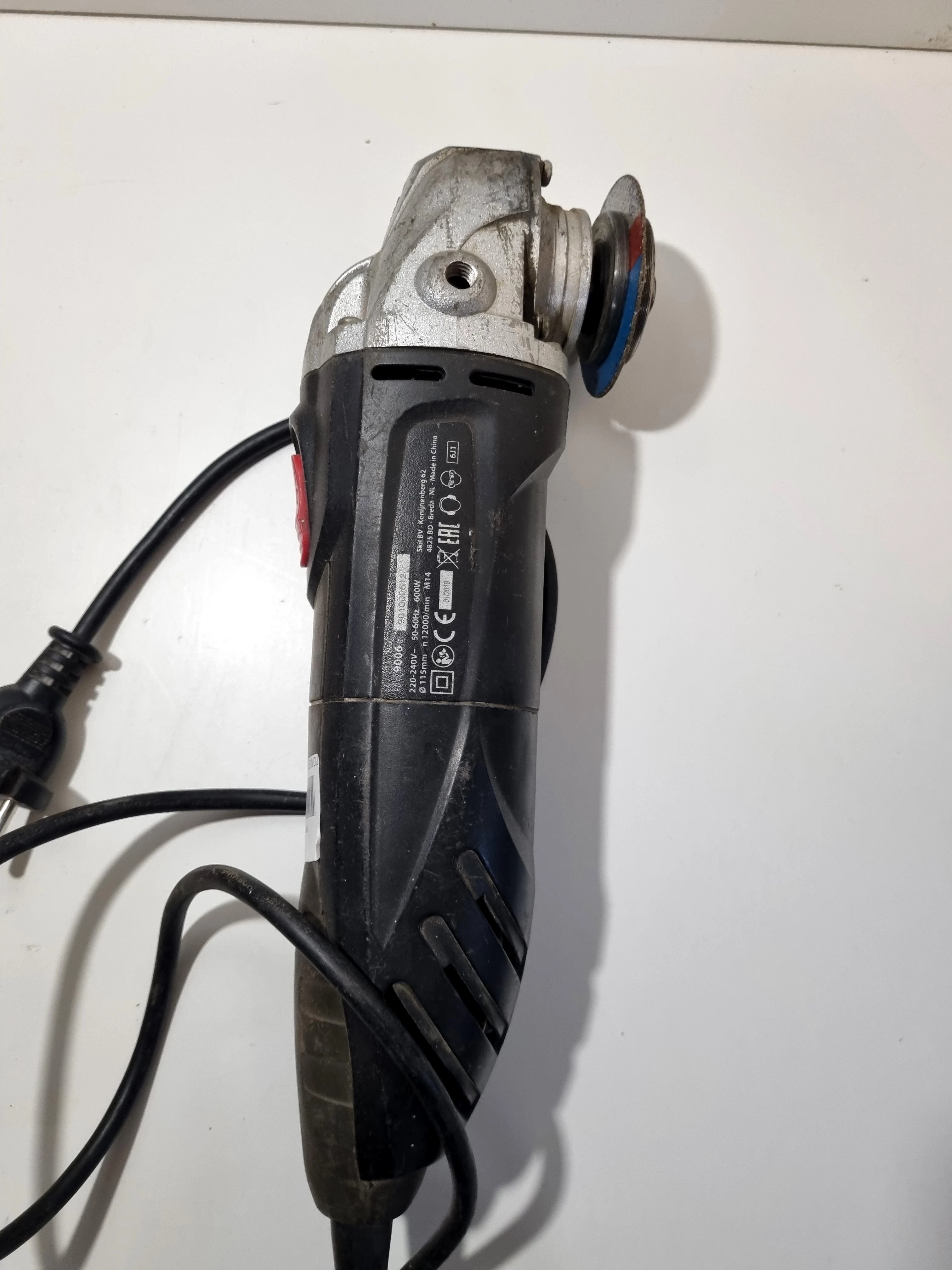 skil-9006-szlifierka-katowa-katowka-f0159006aa-115mm-600w-ean-gtin-8710364074556