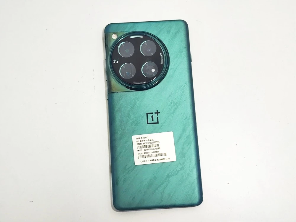 telefon-oneplus-12-przekatna-ekranu-682