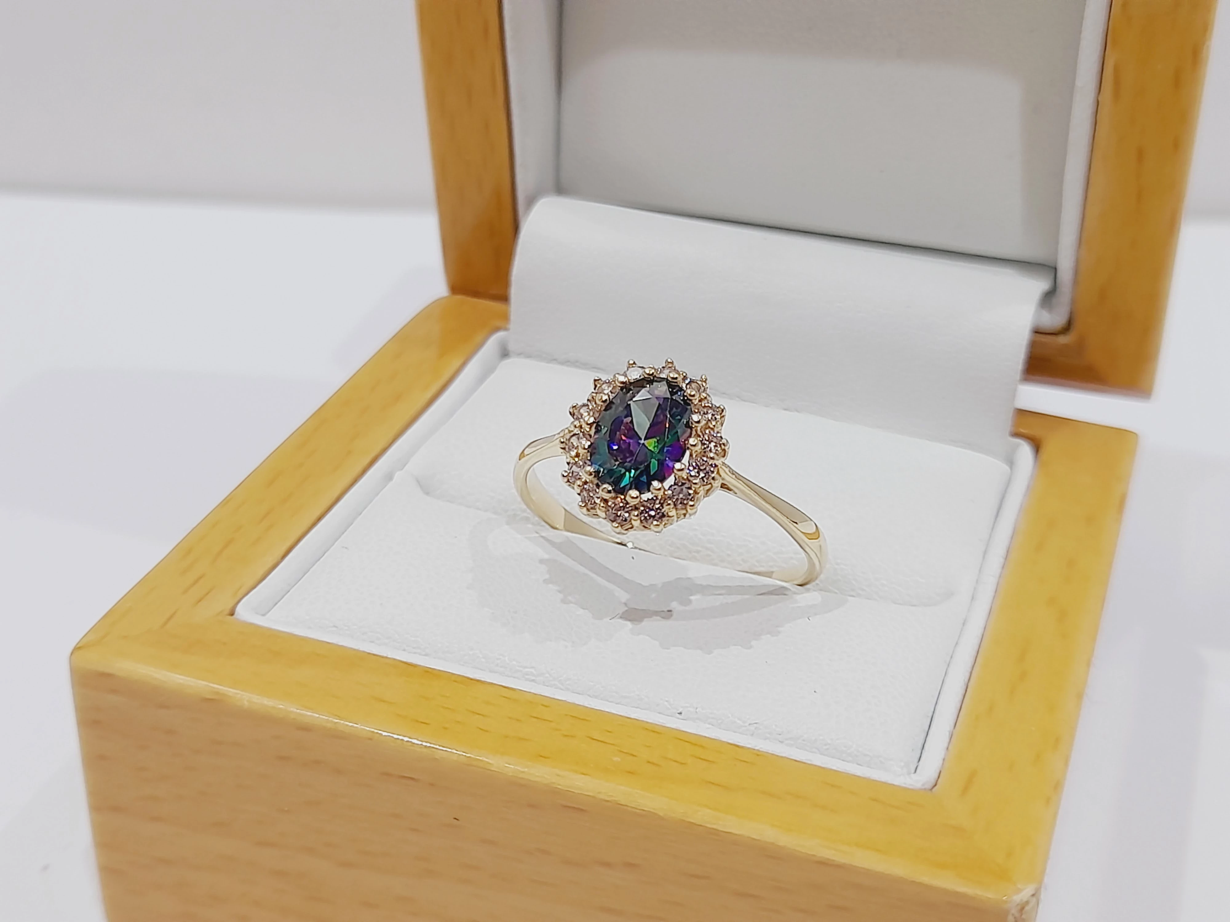 wyrob-jubilerski-piekny-zloty-pierscionek-kamien-17088-128