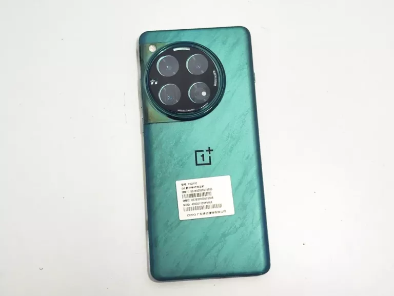 telefon-oneplus-12-przekatna-ekranu-682