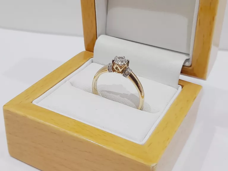 wyrob-jubilerski-piekny-zloty-pierscionek-kamien-17088-128