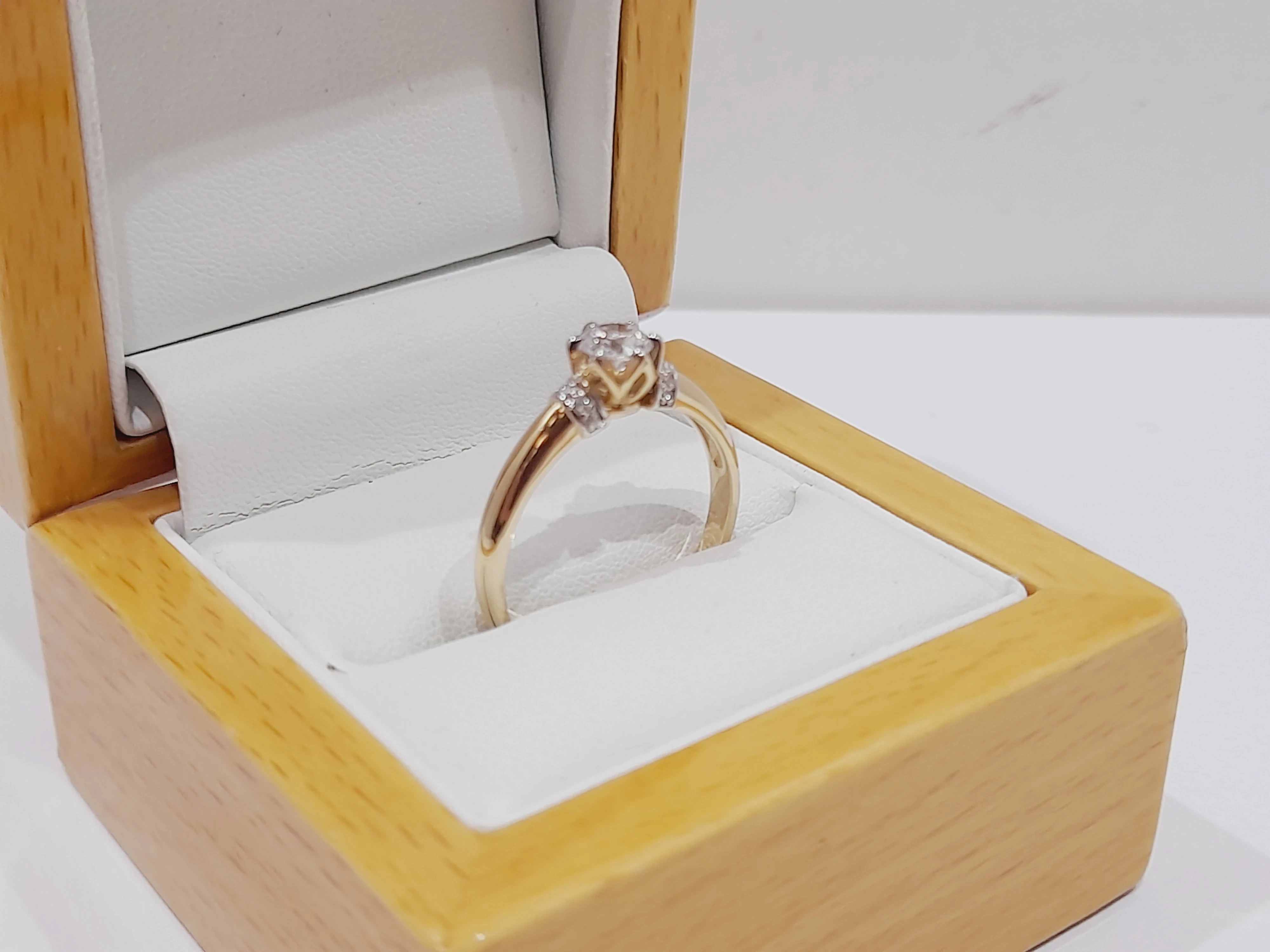 wyrob-jubilerski-piekny-zloty-pierscionek-rodzaj-2205-2