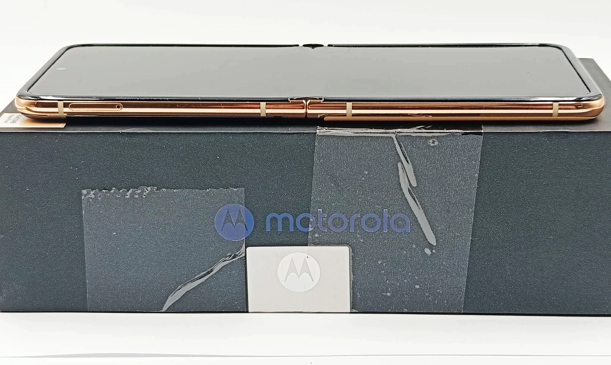 telefon-motorola-razr-40-ultra-pudelko-kabel-system-operacyjny-4388-1