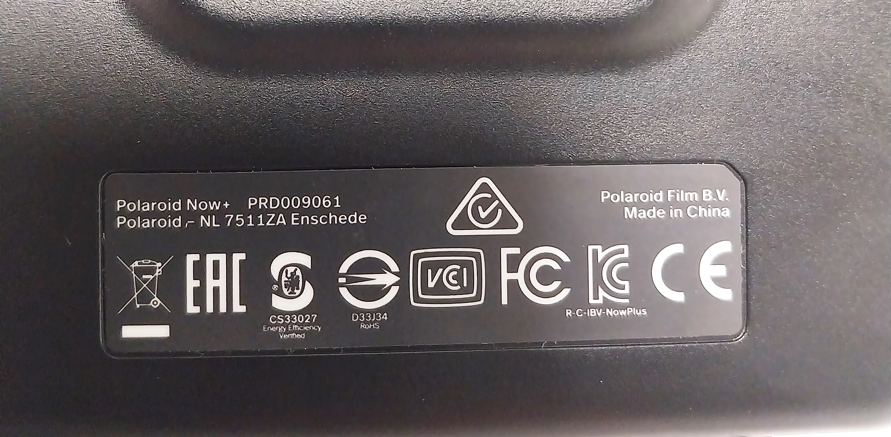 aparat-polaroid-now-black-waga-produktu-z-opakowaniem-jednostkowym-02