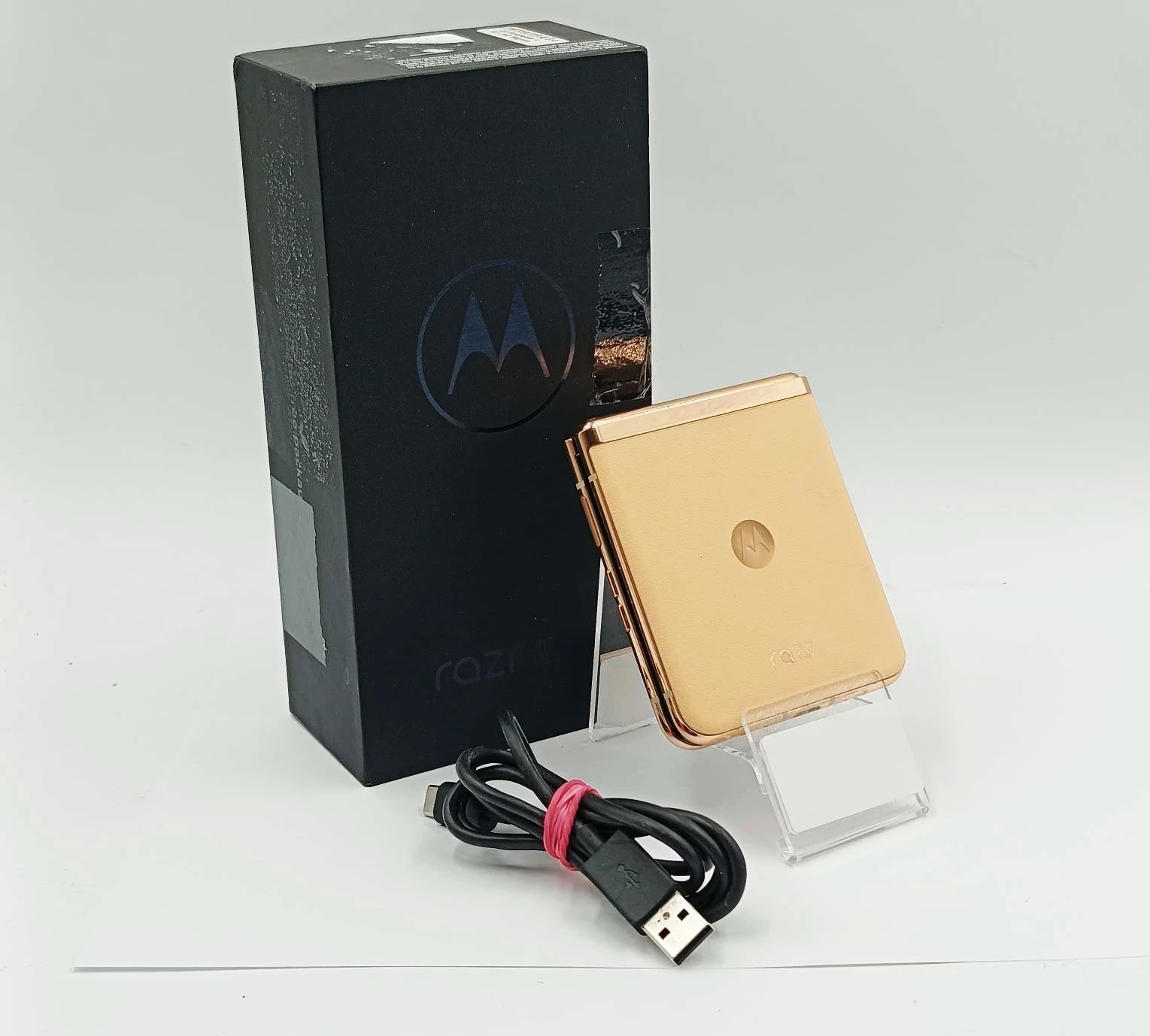 telefon-motorola-razr-40-8256gb-ultra-pudelko-kabel-1-maja-48-wabrzezno