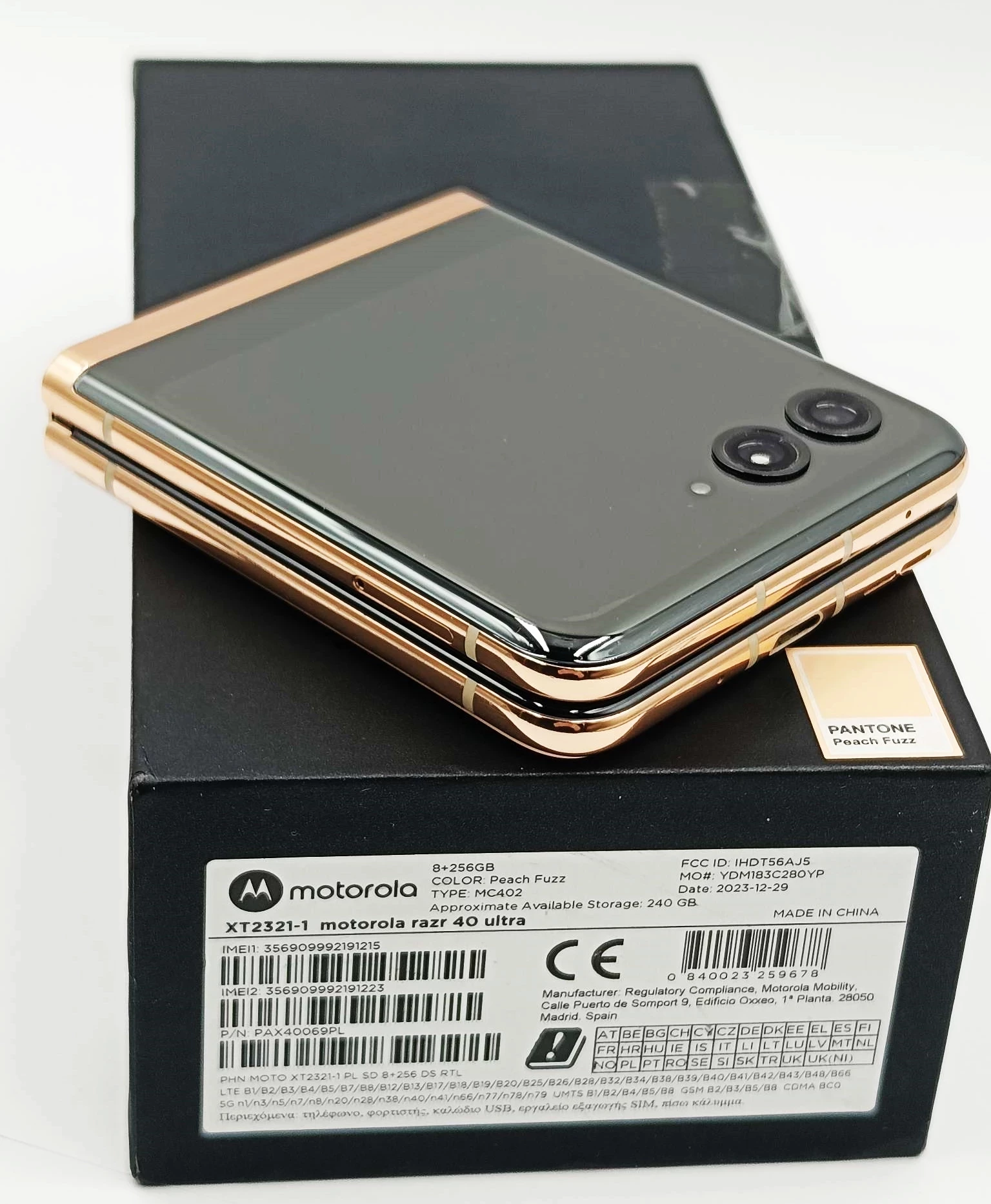 telefon-motorola-razr-40-8256gb-ultra-pudelko-kabel-transmisja-danych-217-2048