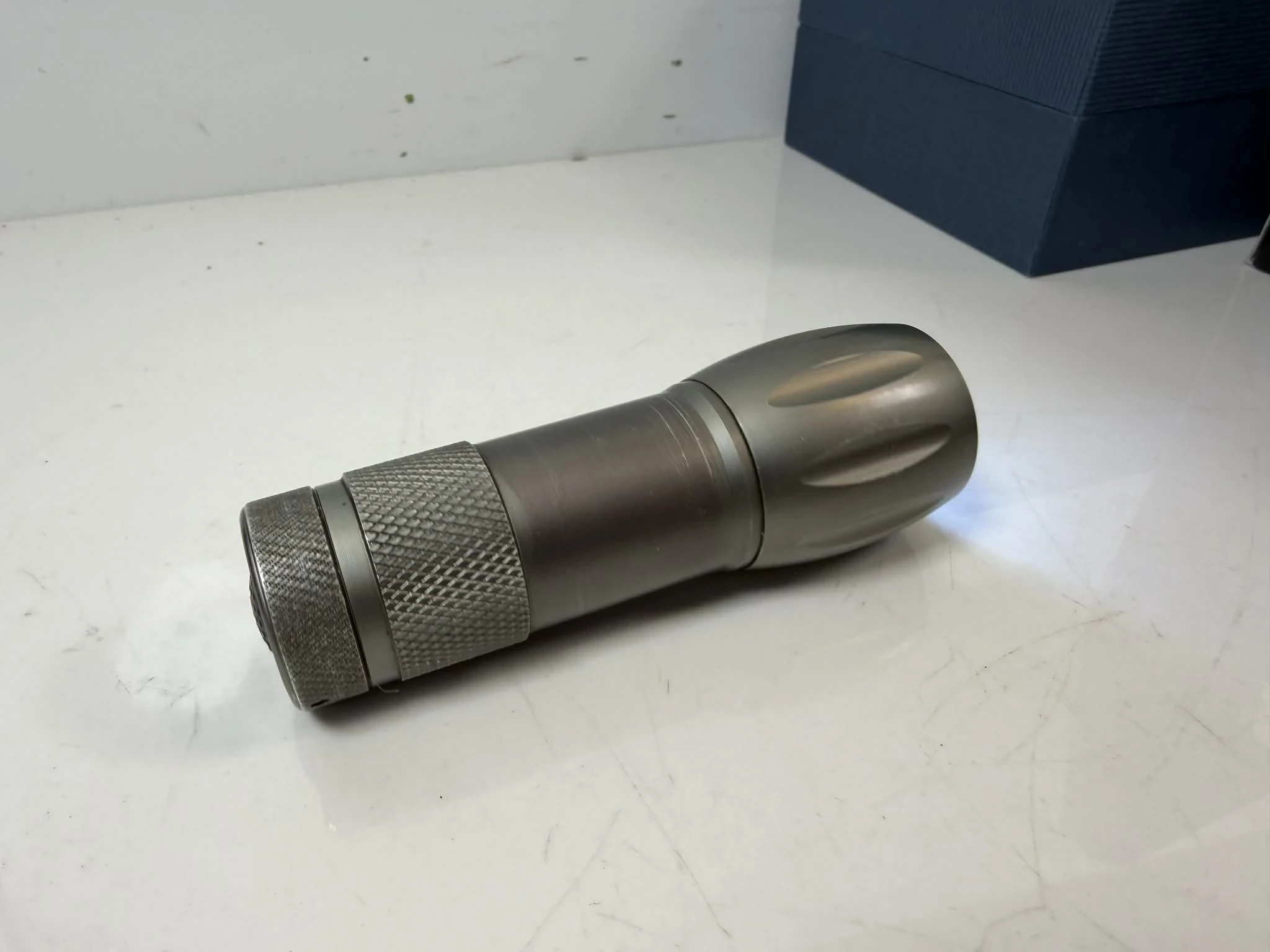 minii-latarka-torch-na-baterie-praktyczna-stan-11323-2