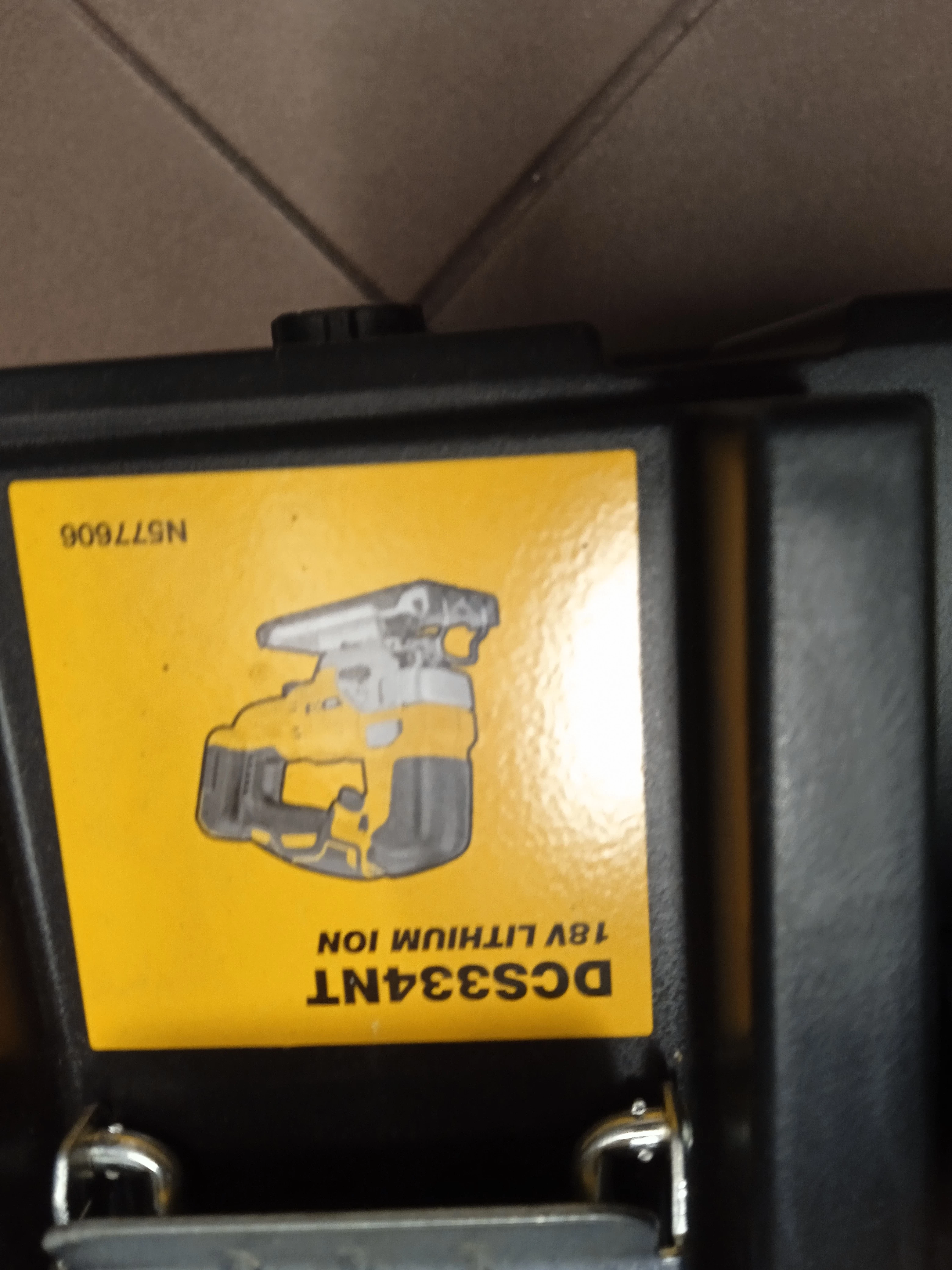 wyrzynarka-18v-135mm-typ-t-2x5ah-tstak-dewalt-stan-11323-2