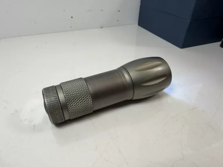 minii-latarka-torch-na-baterie-praktyczna-stan-11323-2