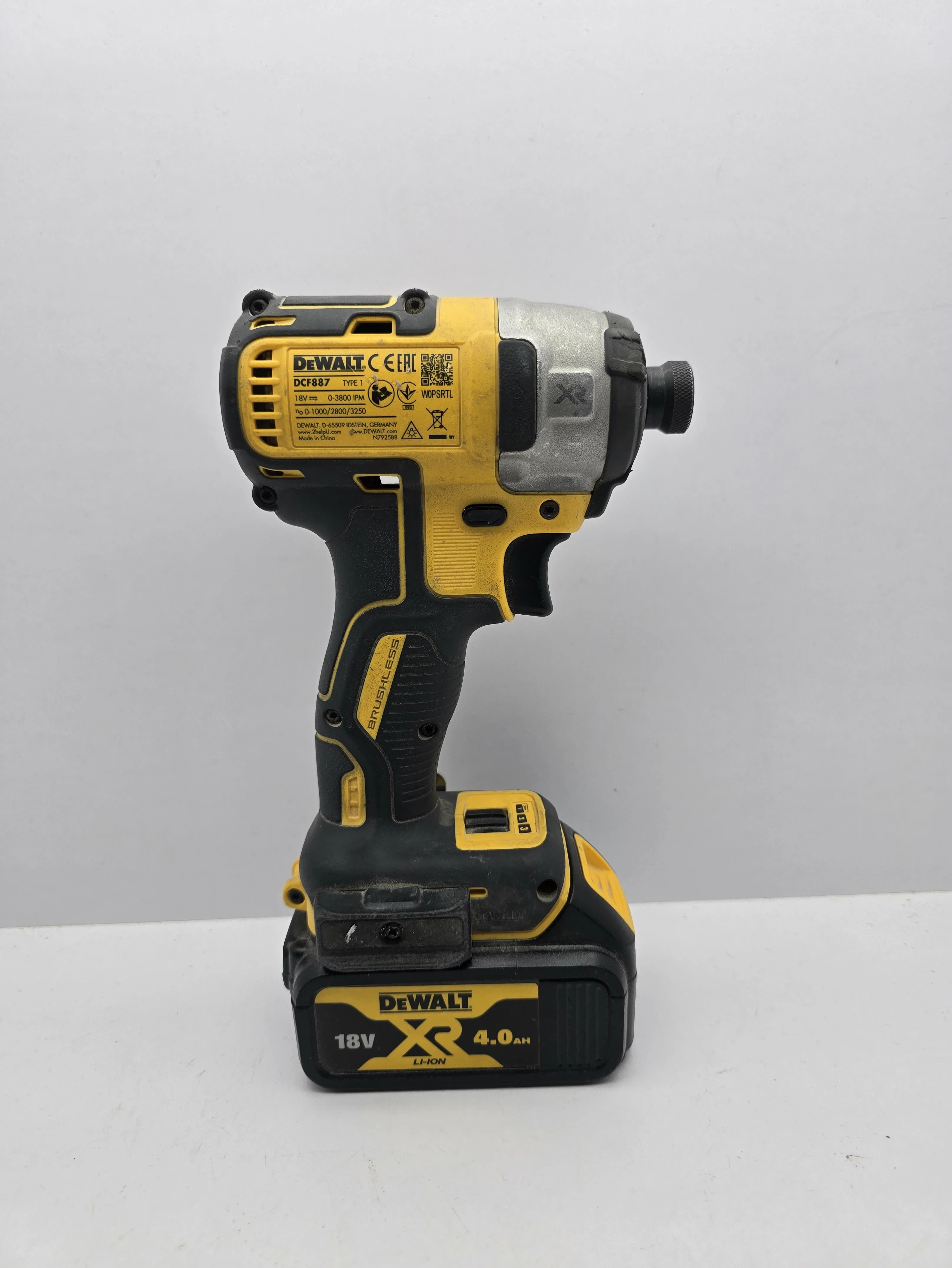 zakretarka-dewalt-dcf887-maksymalna-srednica-srub-204653-1120010