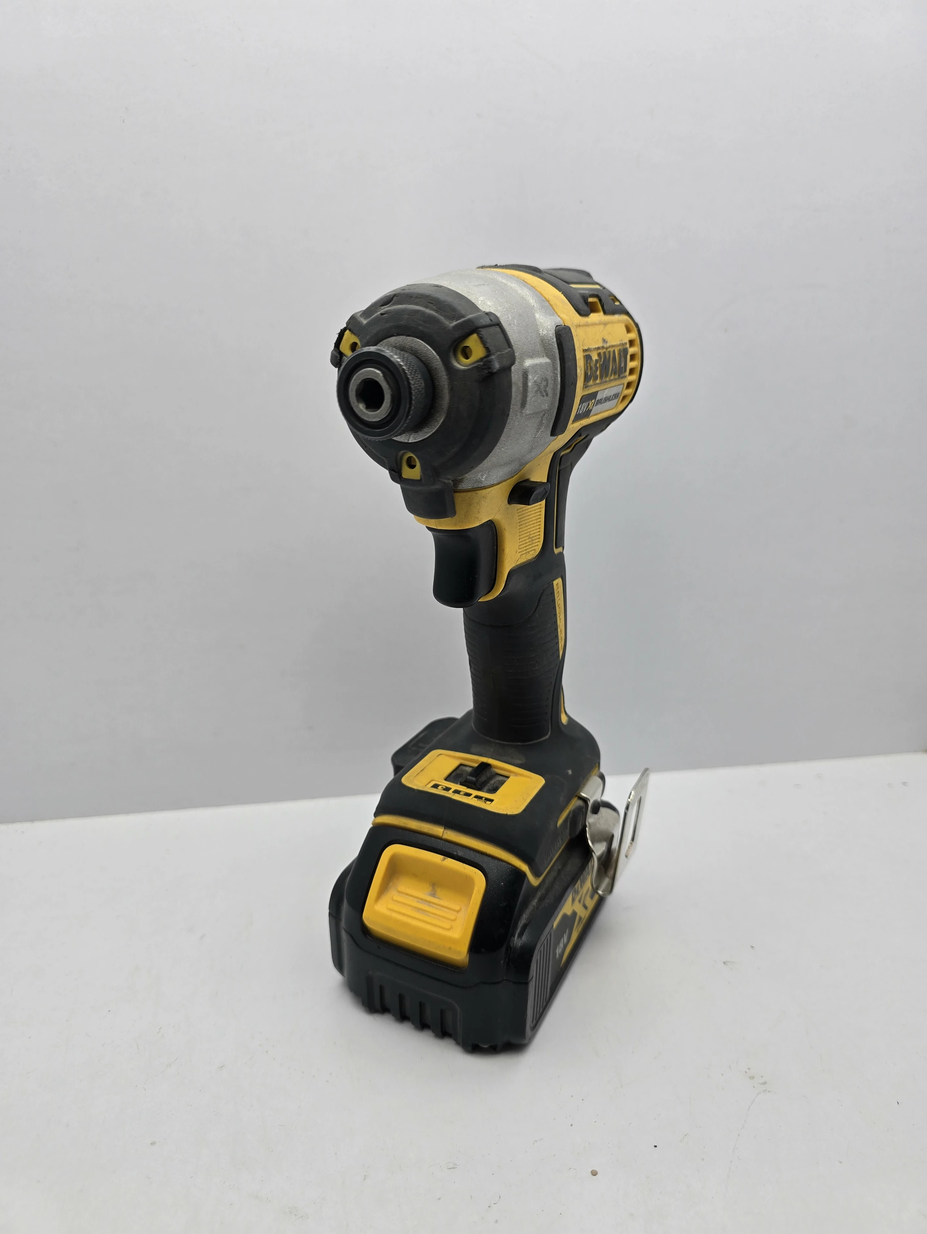 zakretarka-dewalt-dcf887-ean-gtin-0883812848653