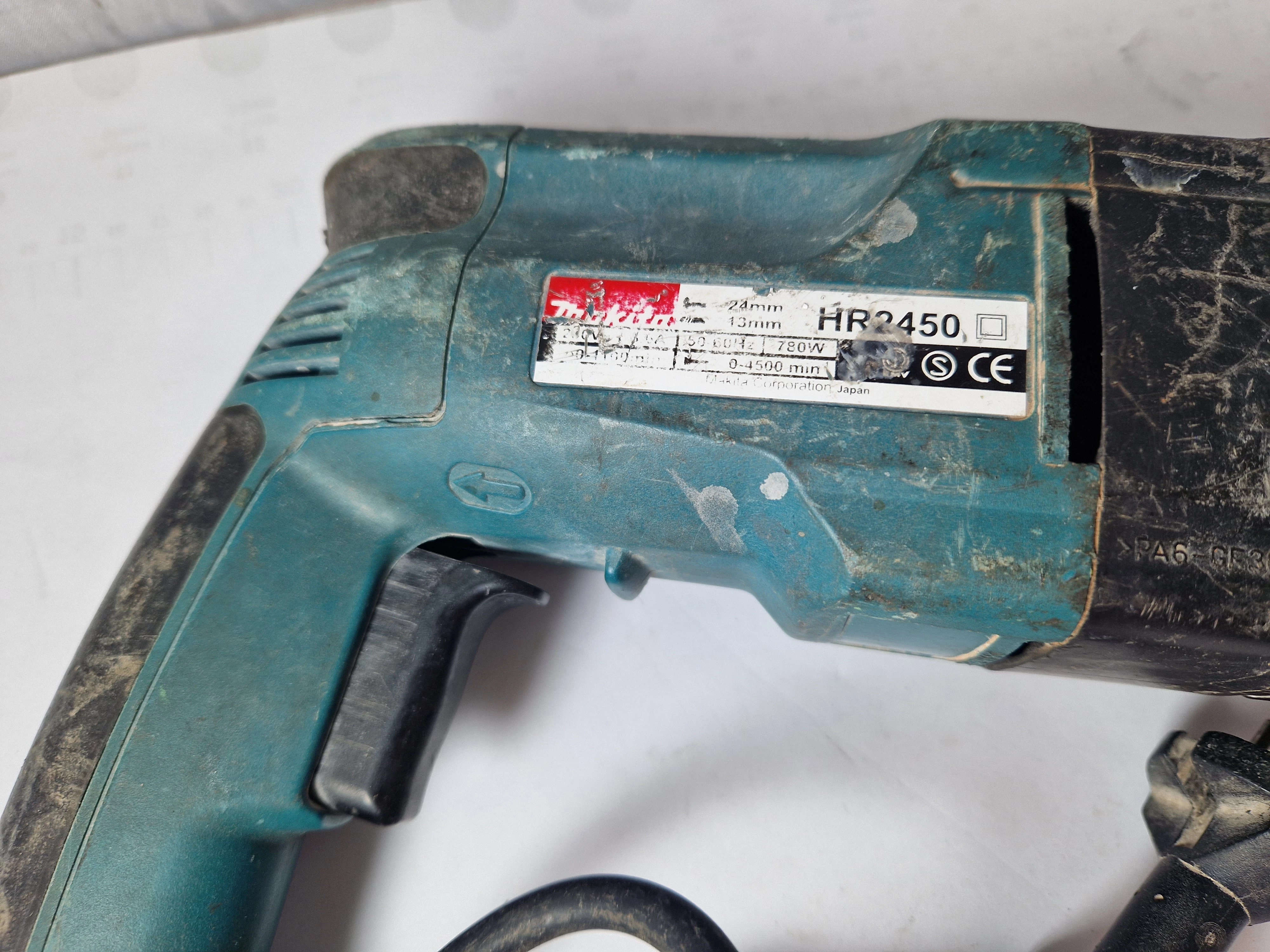 mlotowiertarka-makita-hr2450-energia-udaru-270