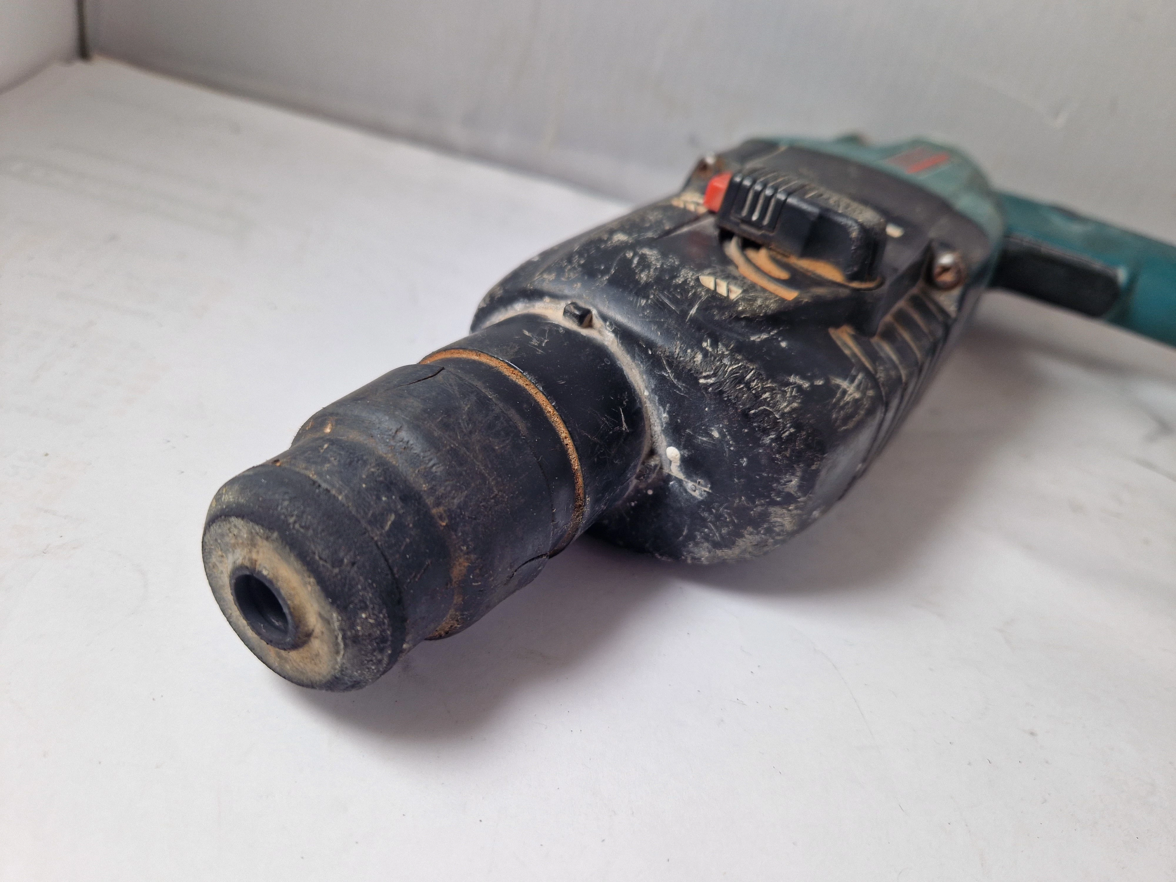 mlotowiertarka-makita-hr2450-stan-11323-2