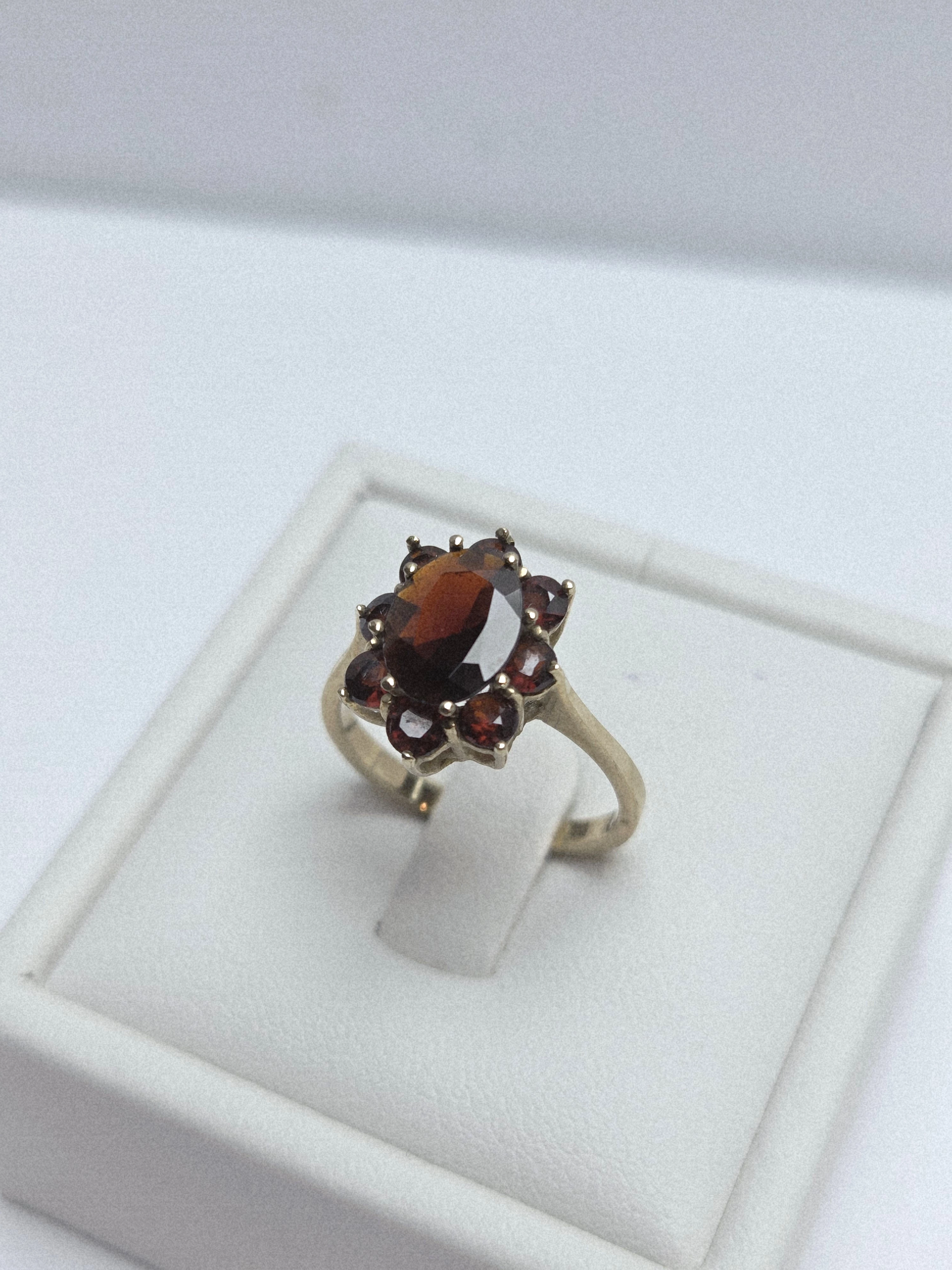 piekny-zloty-pierscionek-z-granatami-333p-15r-281g-stan-11323-2