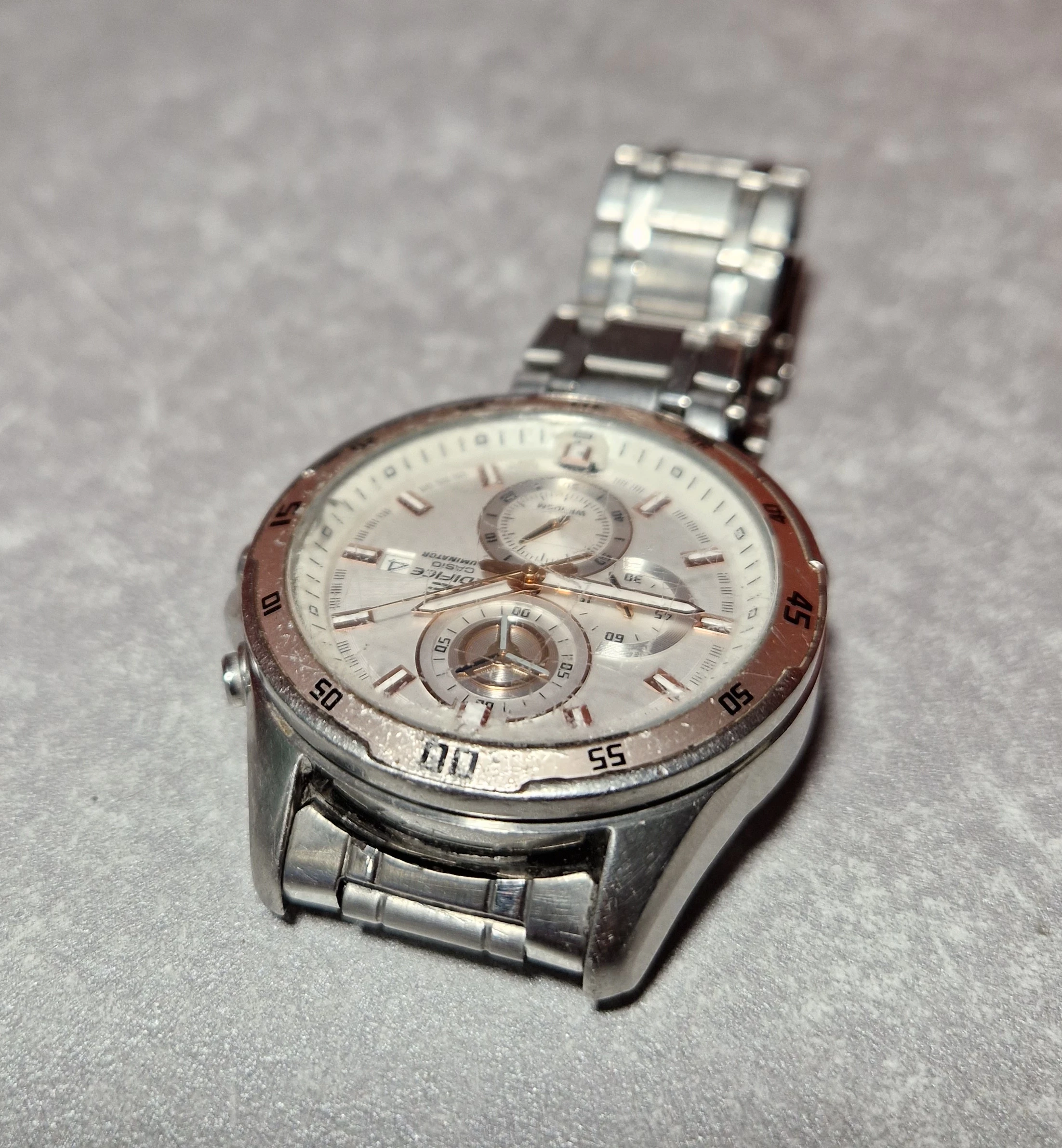 zegarek-casio-edifice-illuminator-5372-efr-547-material-paska-129219-6