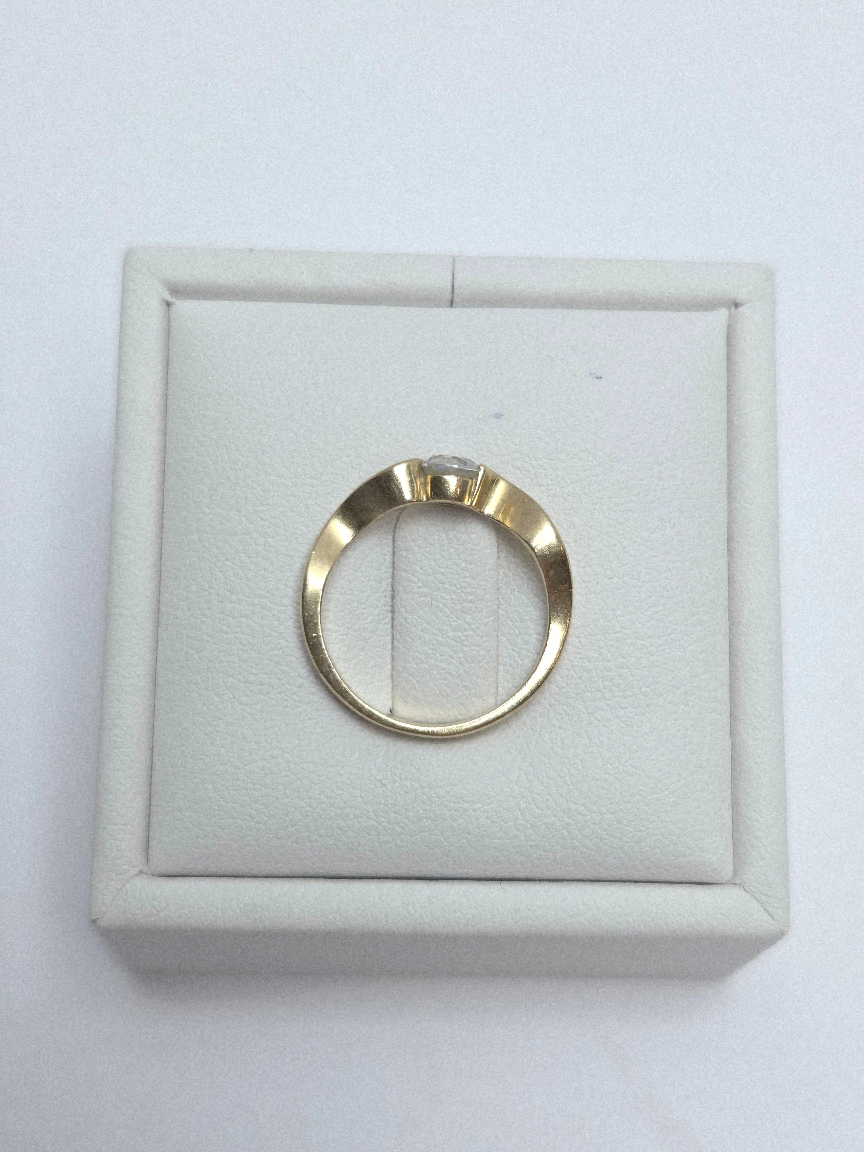 piekny-falowany-zloty-pierscionek-z-cyrkonia-750p-11r-266g-rozmiarsrednica-wew-mm-372-11