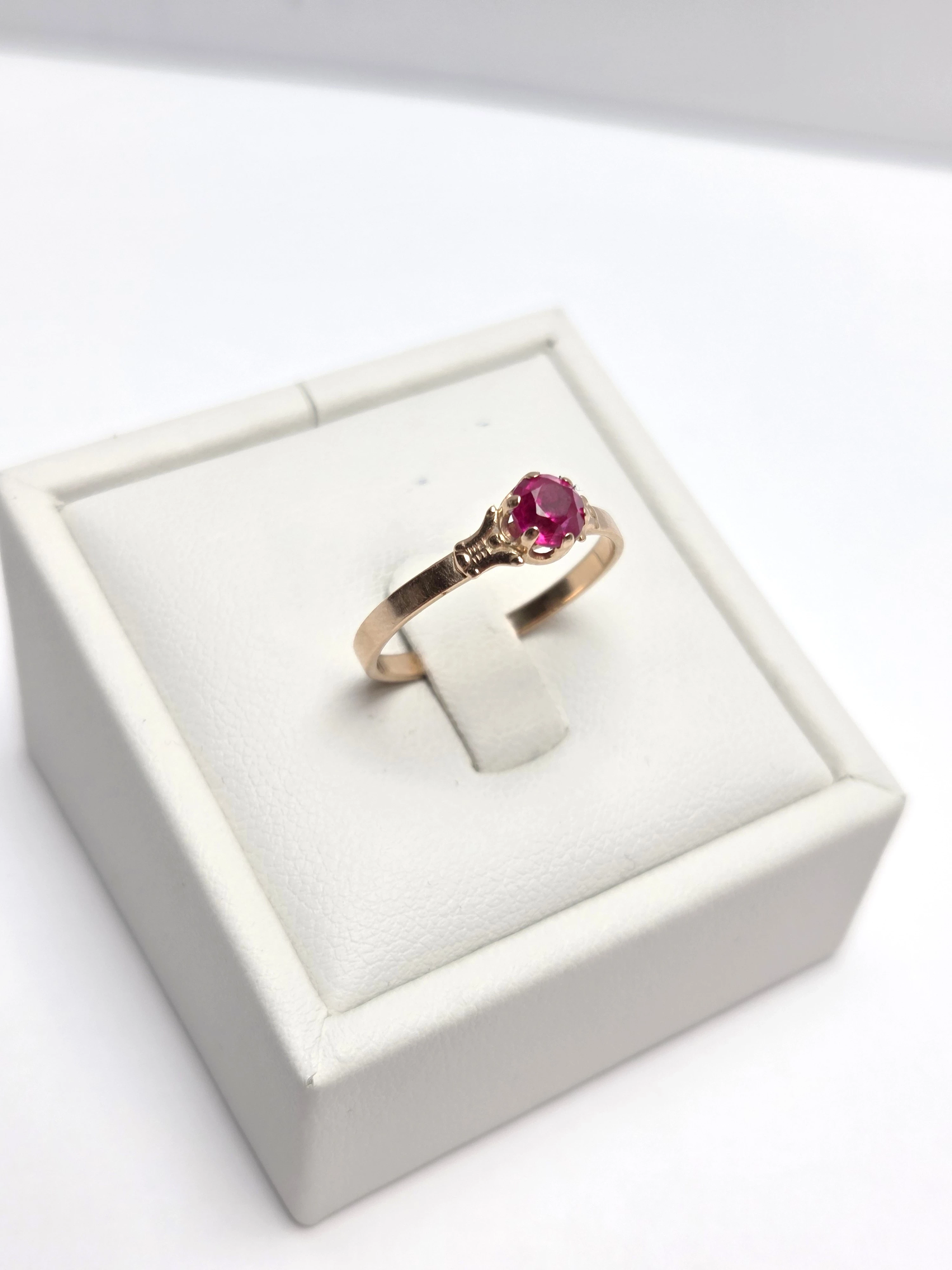 zloty-pierscionek-z-rozowym-oczkiem-zloto-rosyjskie-585p-19r186g-rodzaj-2205-2