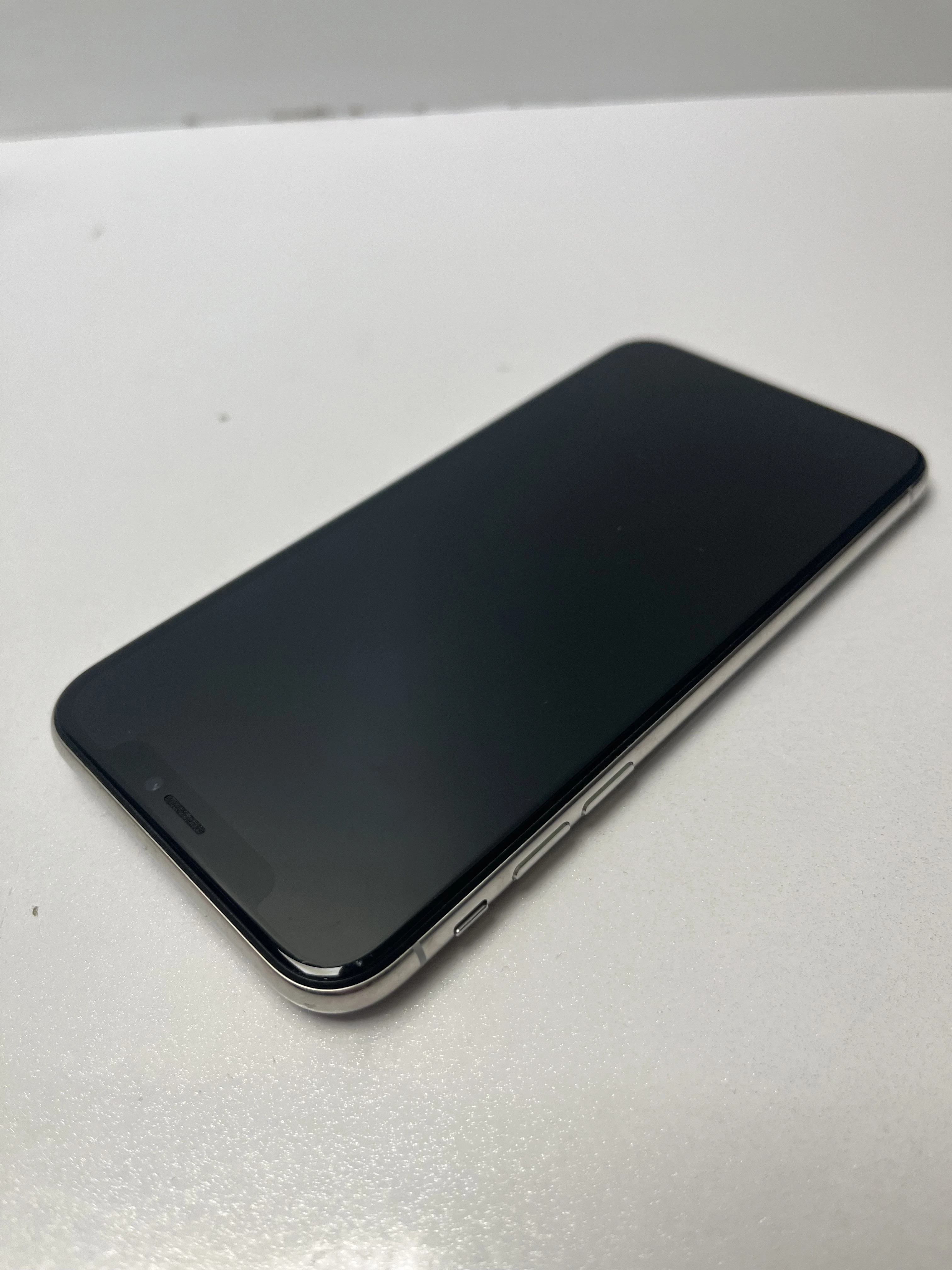 telefon-iphone-x-64gb-75-bat-system-operacyjny-4388-7