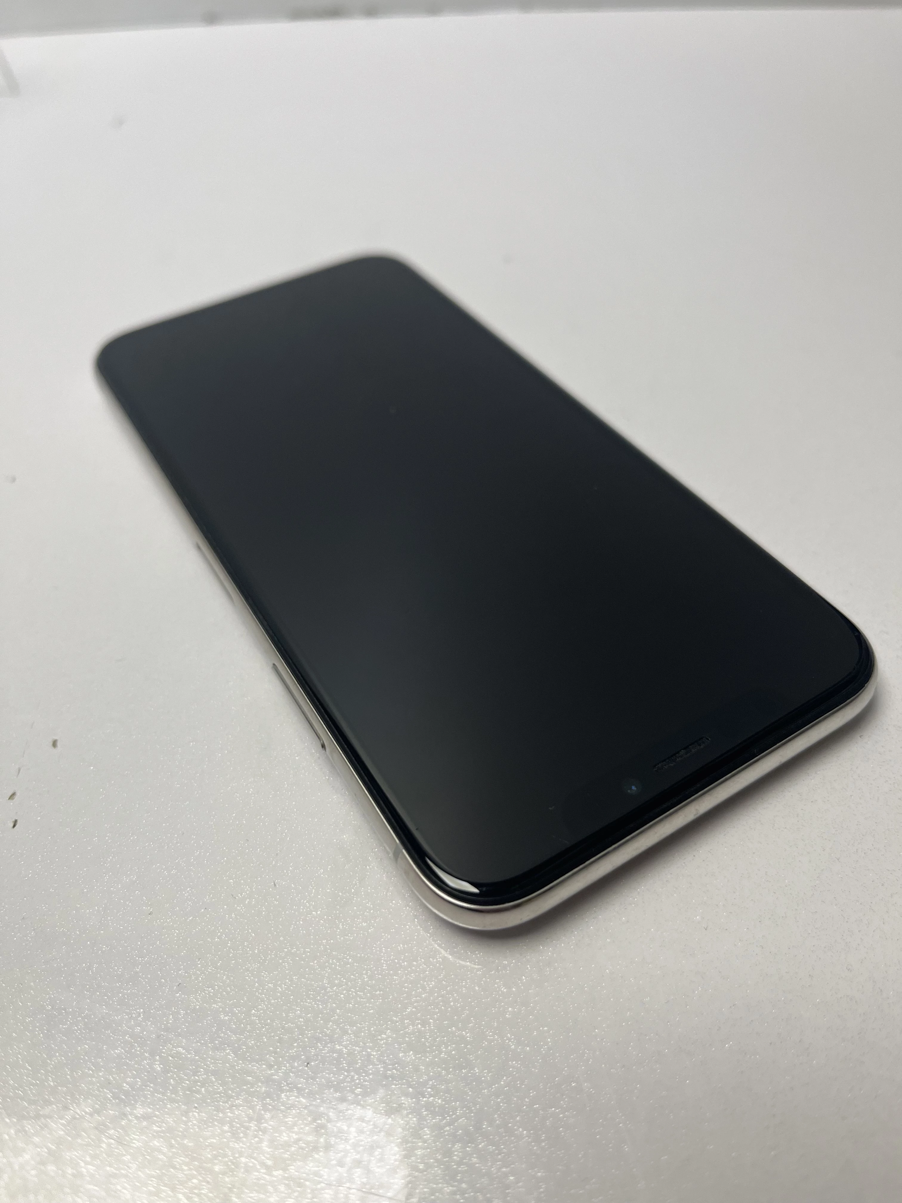 telefon-iphone-x-64gb-75-bat-pamiec-ram-202865-214125