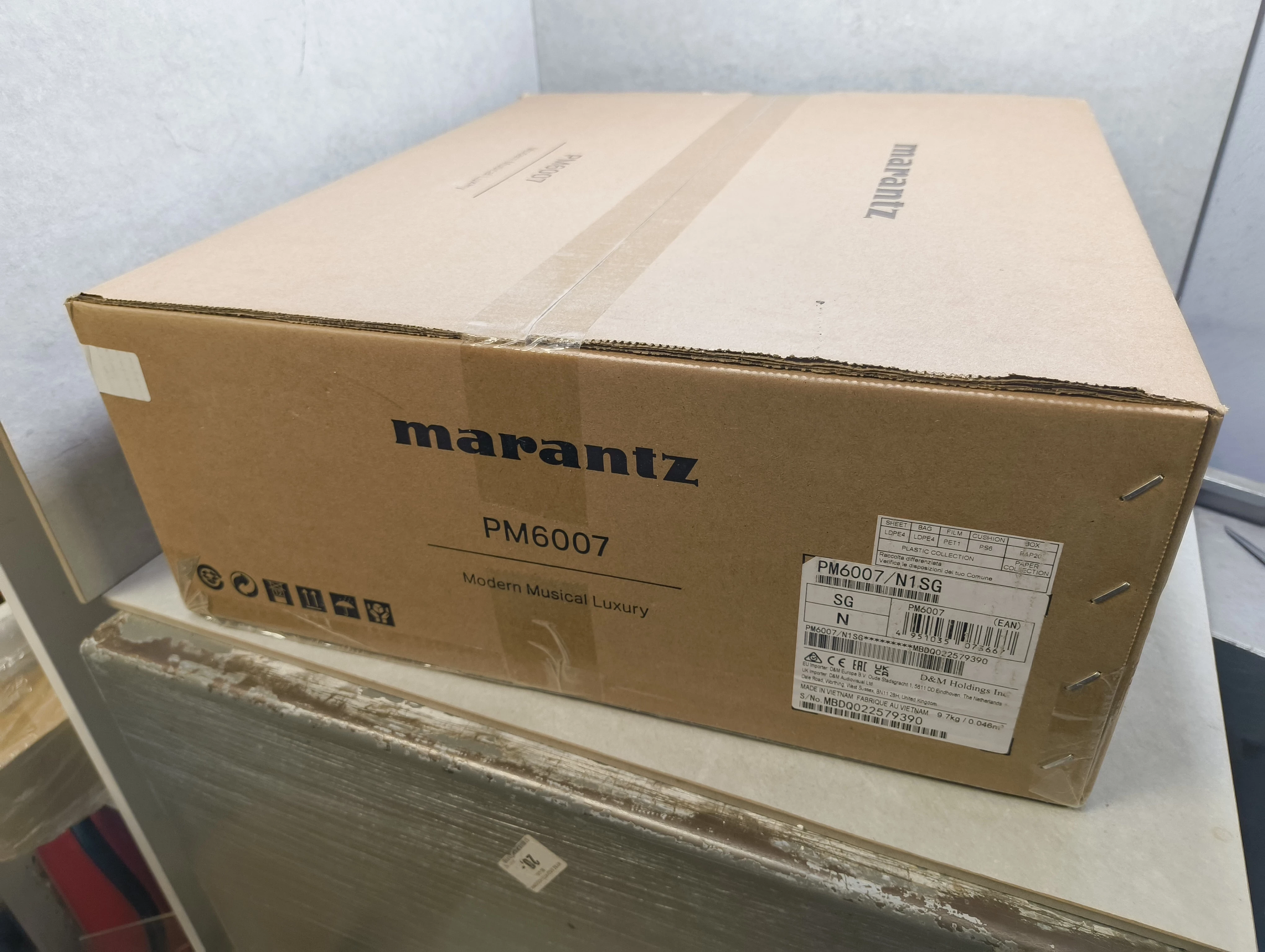 wzmacniacz-marantz-pm6007-silver-gold-igla-kolor-718-2