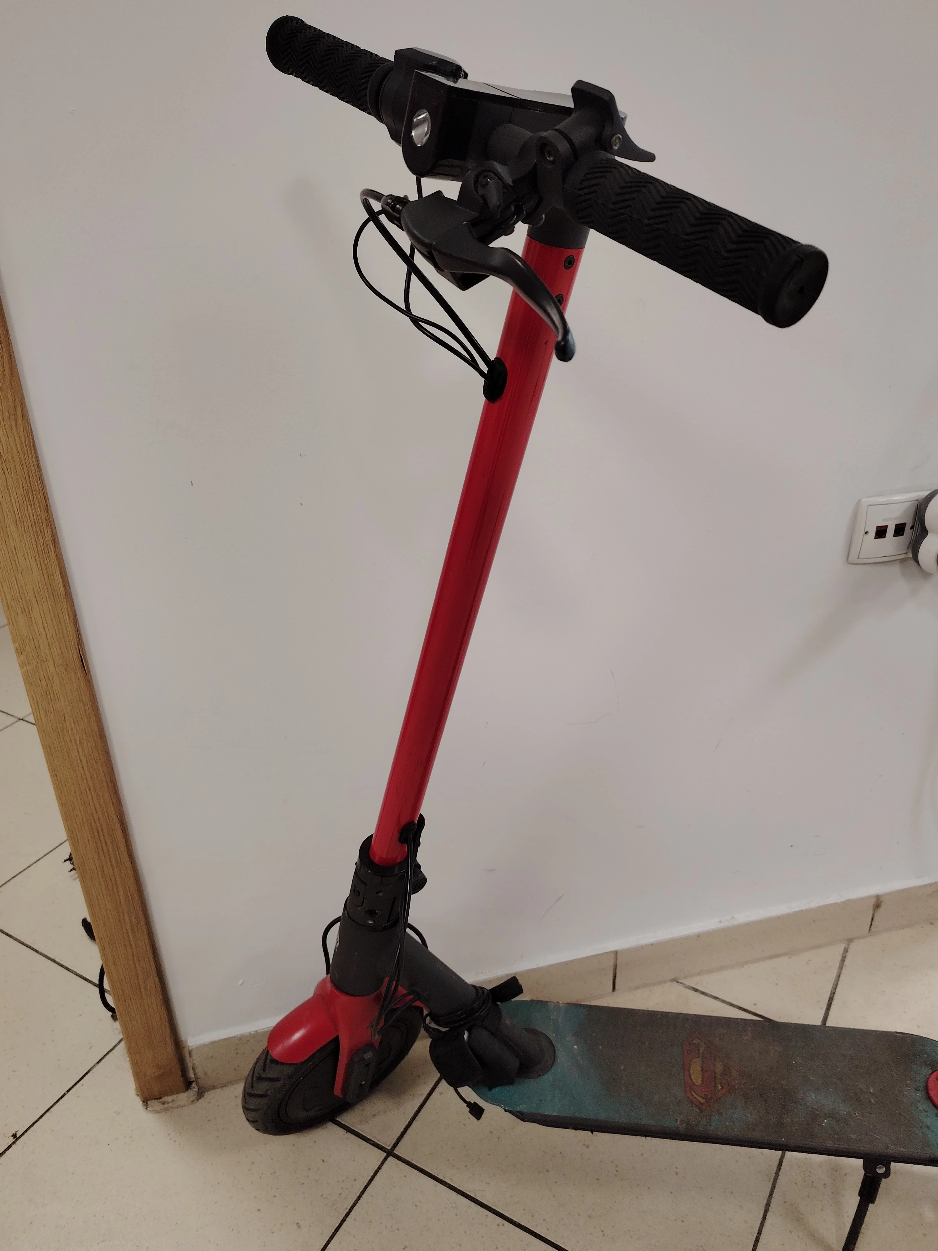 hulajnoga-elektryczna-motus-scooty-85-350-w-waga-1250