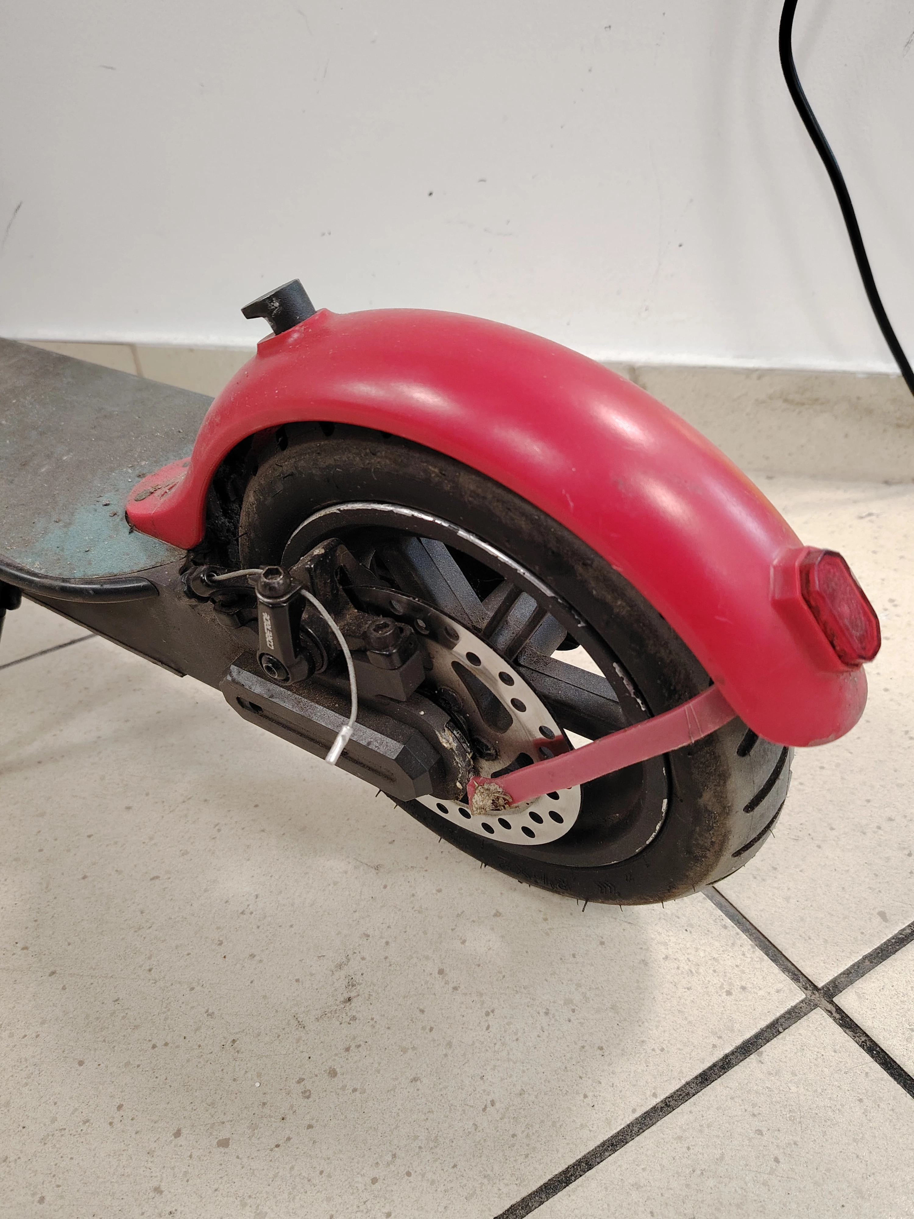 hulajnoga-elektryczna-motus-scooty-85-350-w-moc-silnika-35000