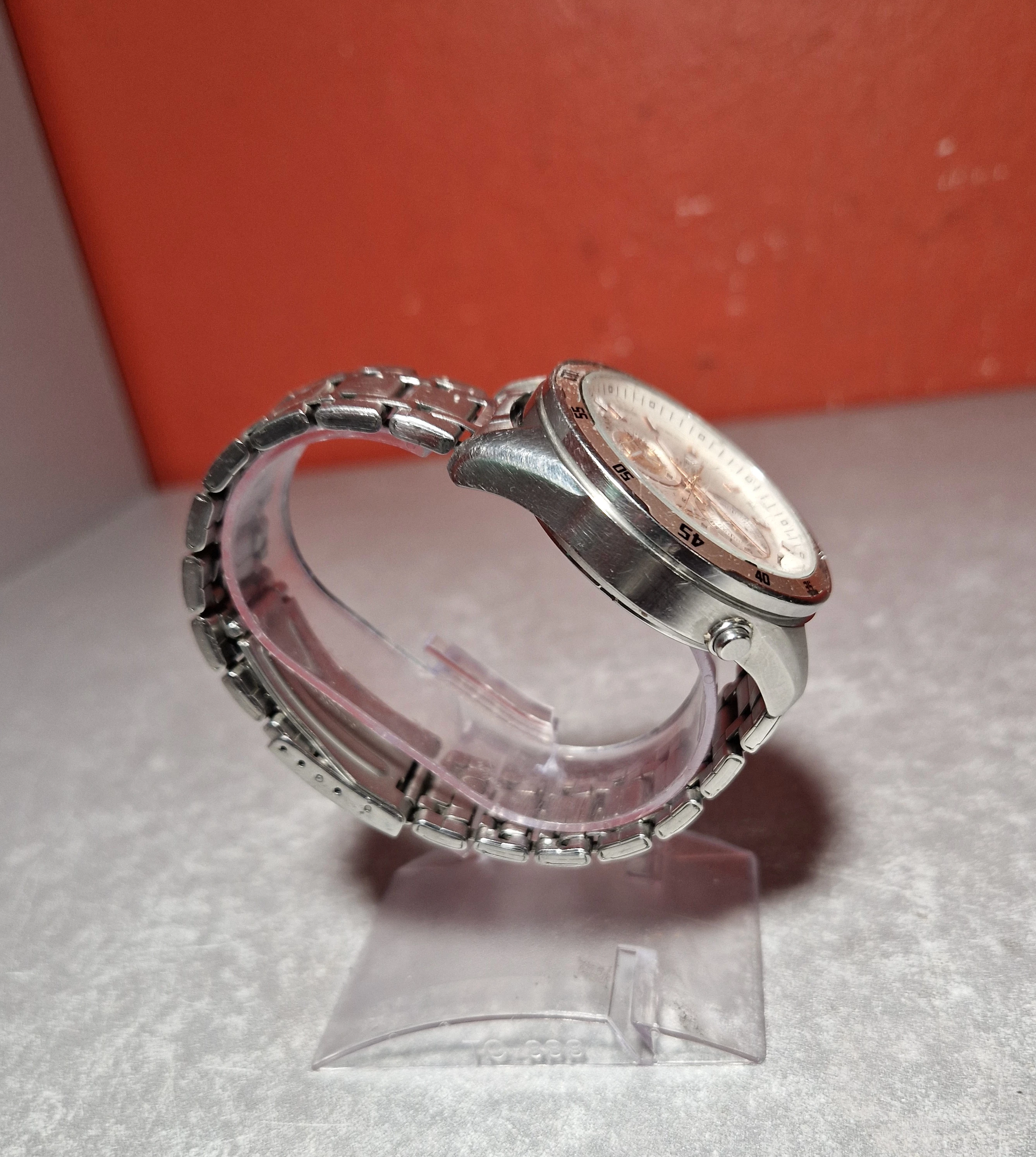 zegarek-casio-edifice-illuminator-5372-efr-547-stan-11323-2