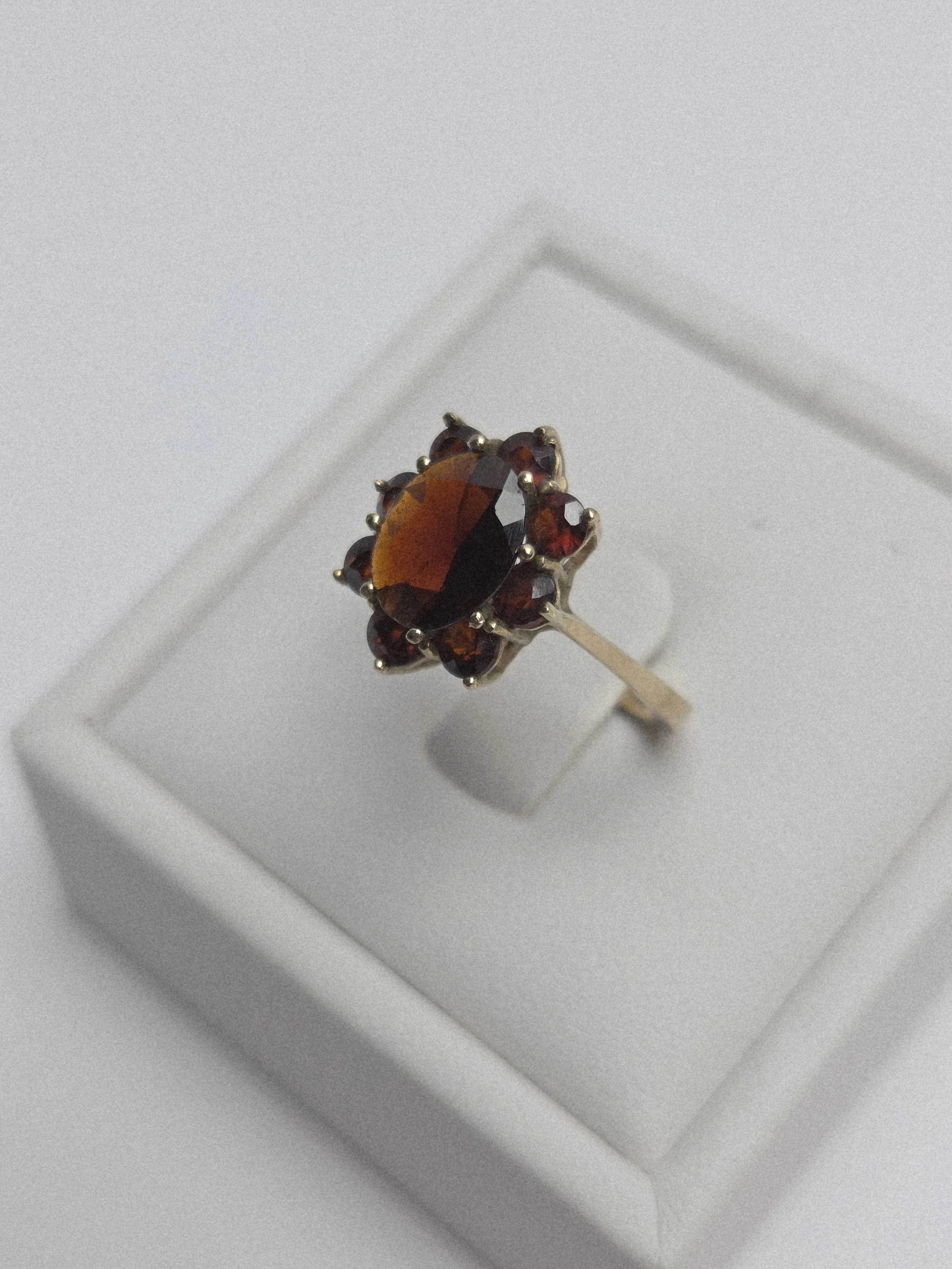 piekny-zloty-pierscionek-z-granatami-333p-15r-281g-rozmiarsrednica-wew-mm-372-15