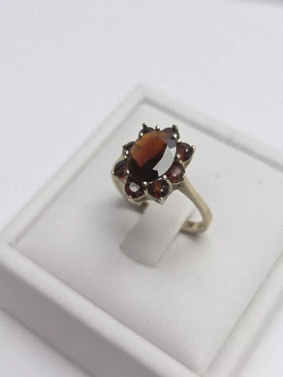 piekny-zloty-pierscionek-z-granatami-333p-15r-281g-material-15835-2