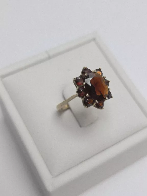 piekny-zloty-pierscionek-z-granatami-333p-15r-281g-waga-281