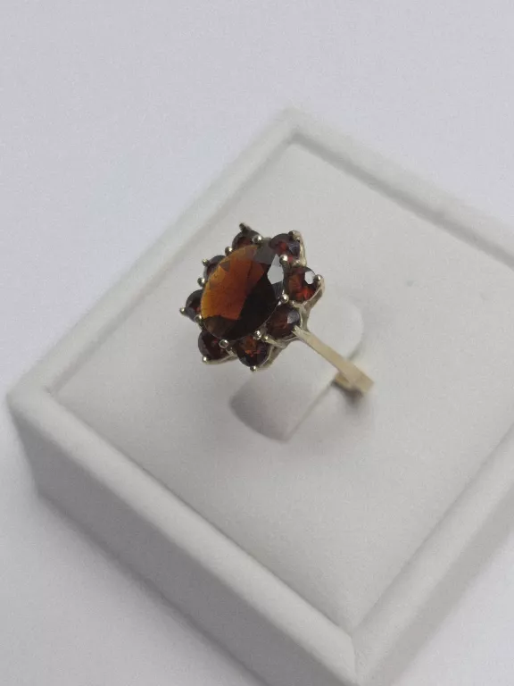 piekny-zloty-pierscionek-z-granatami-333p-15r-281g-rozmiarsrednica-wew-mm-372-15