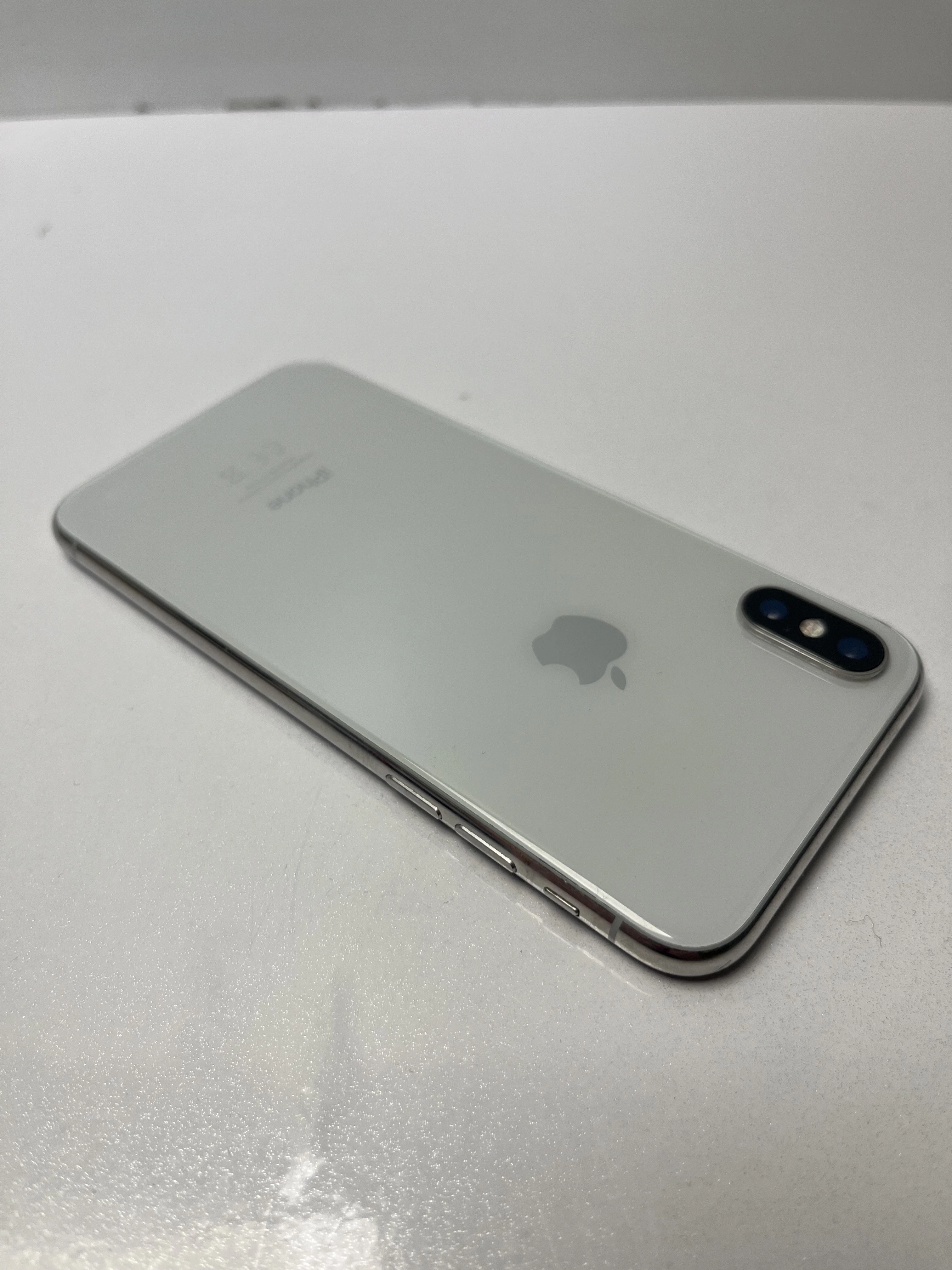 telefon-iphone-x-64gb-75-bat-kod-producenta-mqad2pma