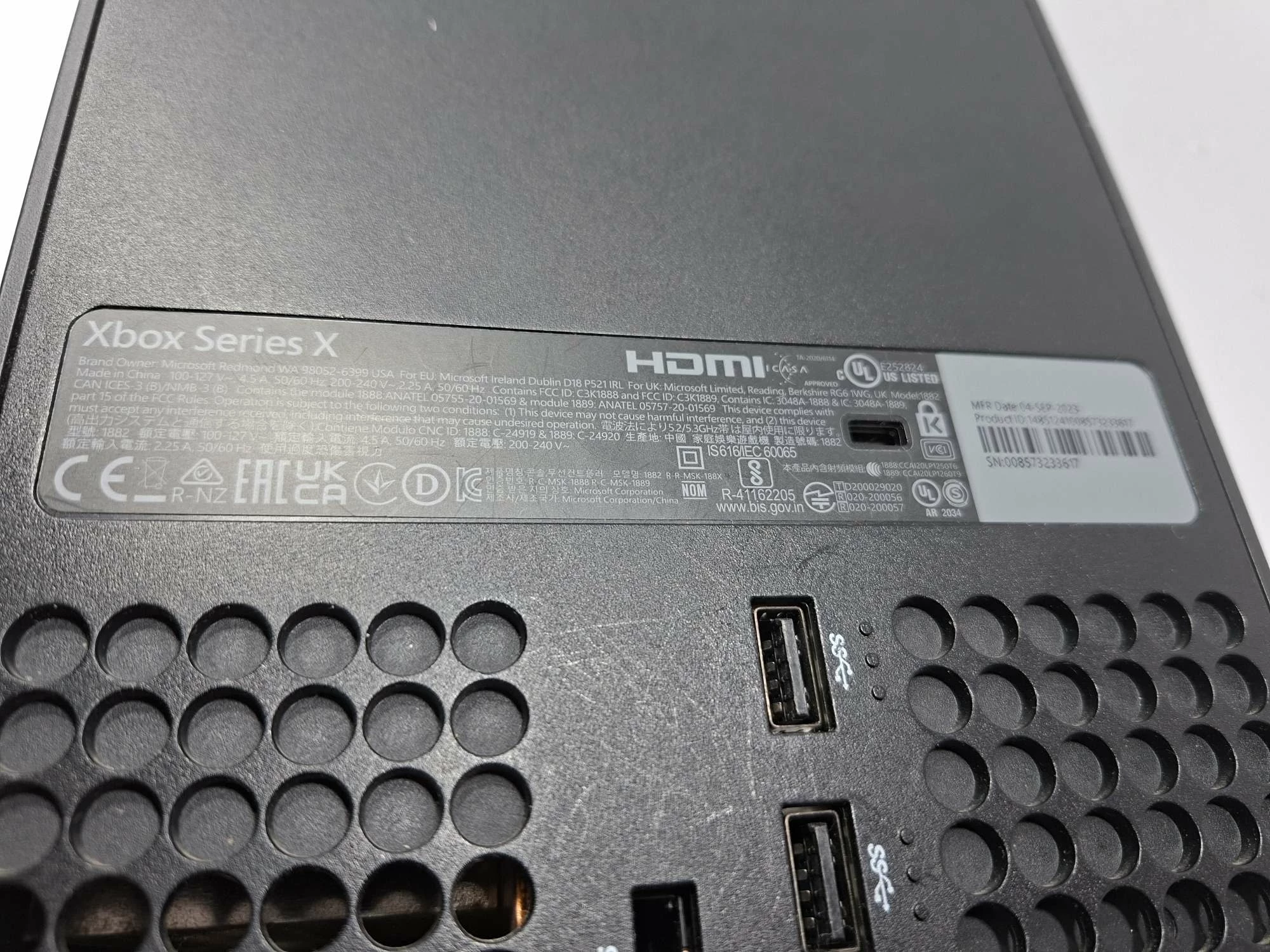 konsola-xbox-series-x-kod-producenta-rrt-0009