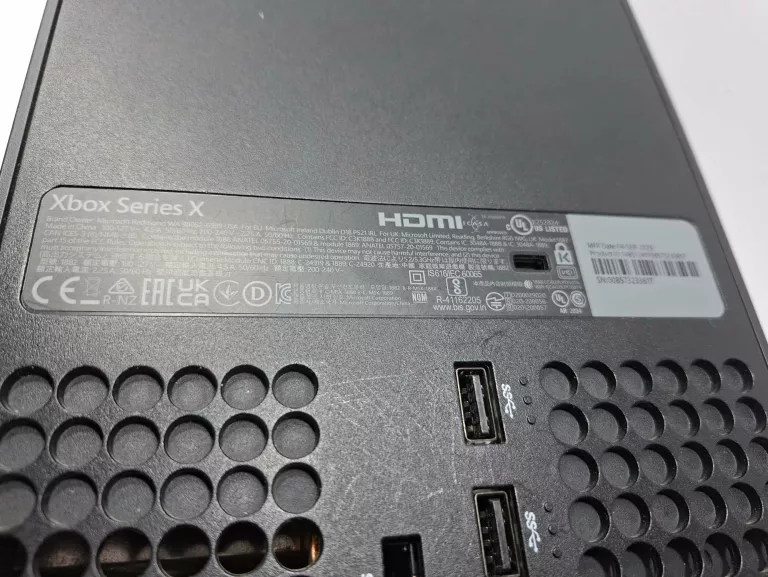 konsola-xbox-series-x-kod-producenta-rrt-0009