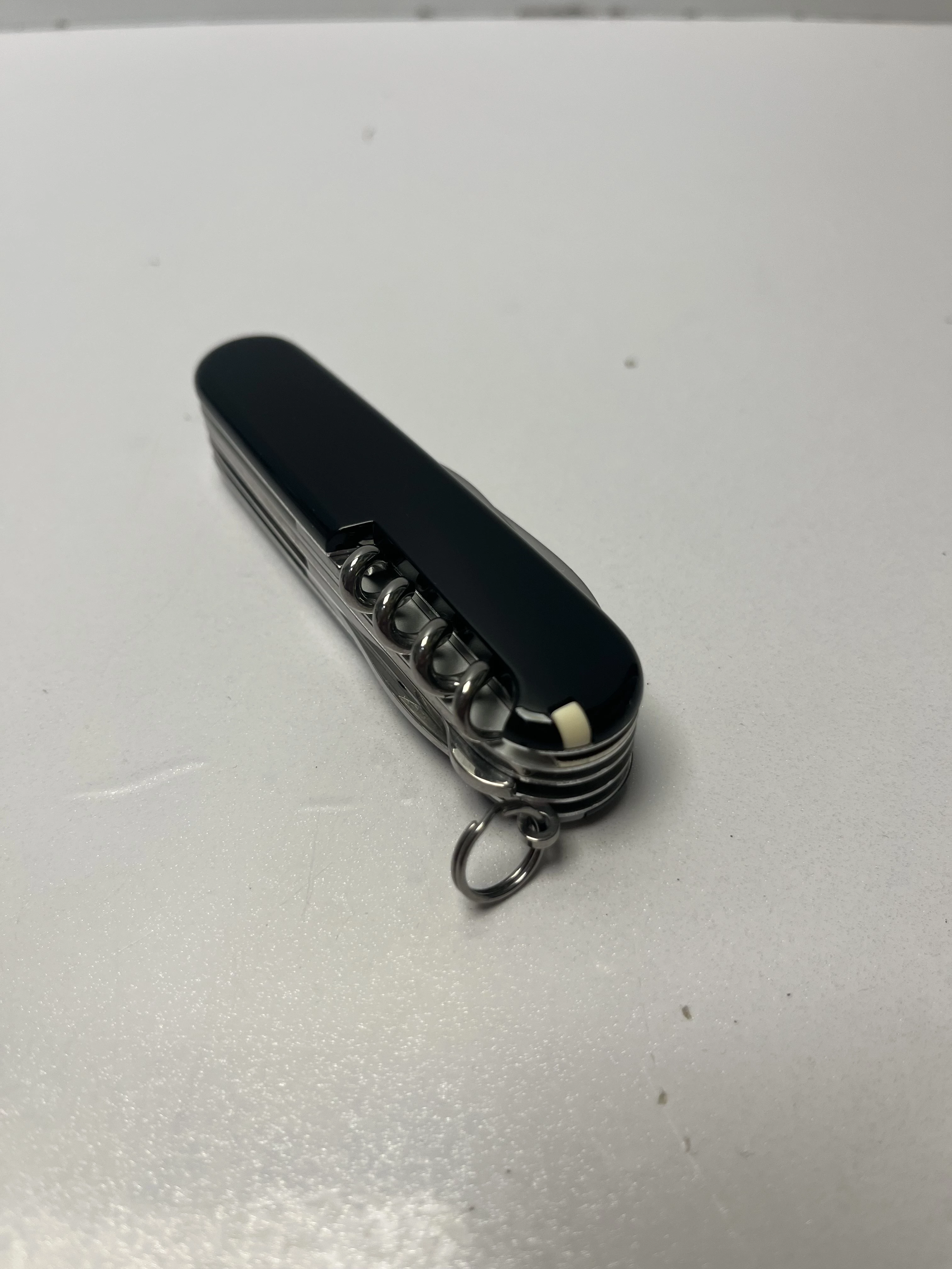 victorinox-137133-scyzoryk-huntsman-91-mm-15-funkcji-czarny-kod-producenta-137133