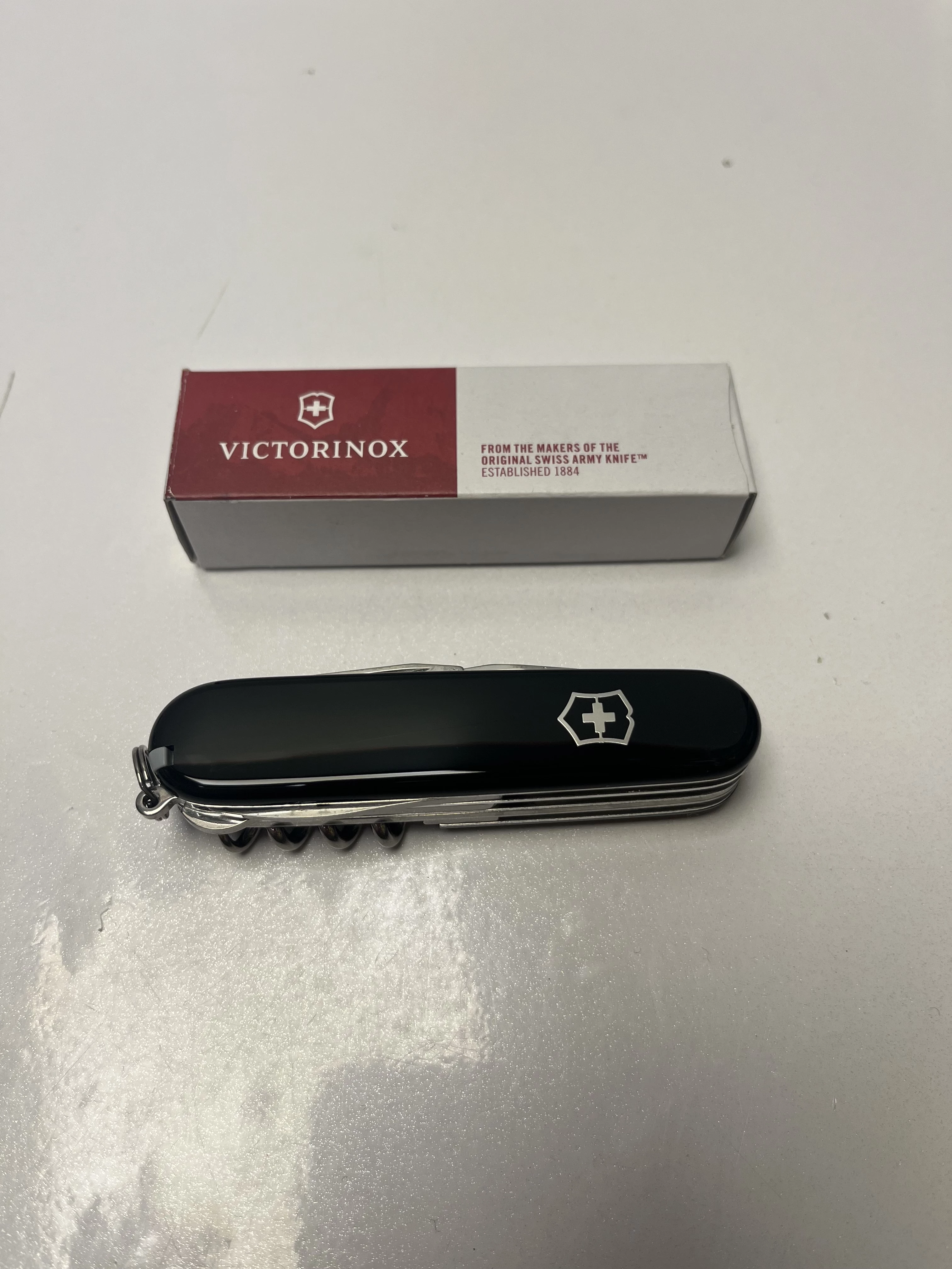 victorinox-137133-scyzoryk-huntsman-91-mm-15-funkcji-czarny-osiedle-teatralne-3u15-krakow