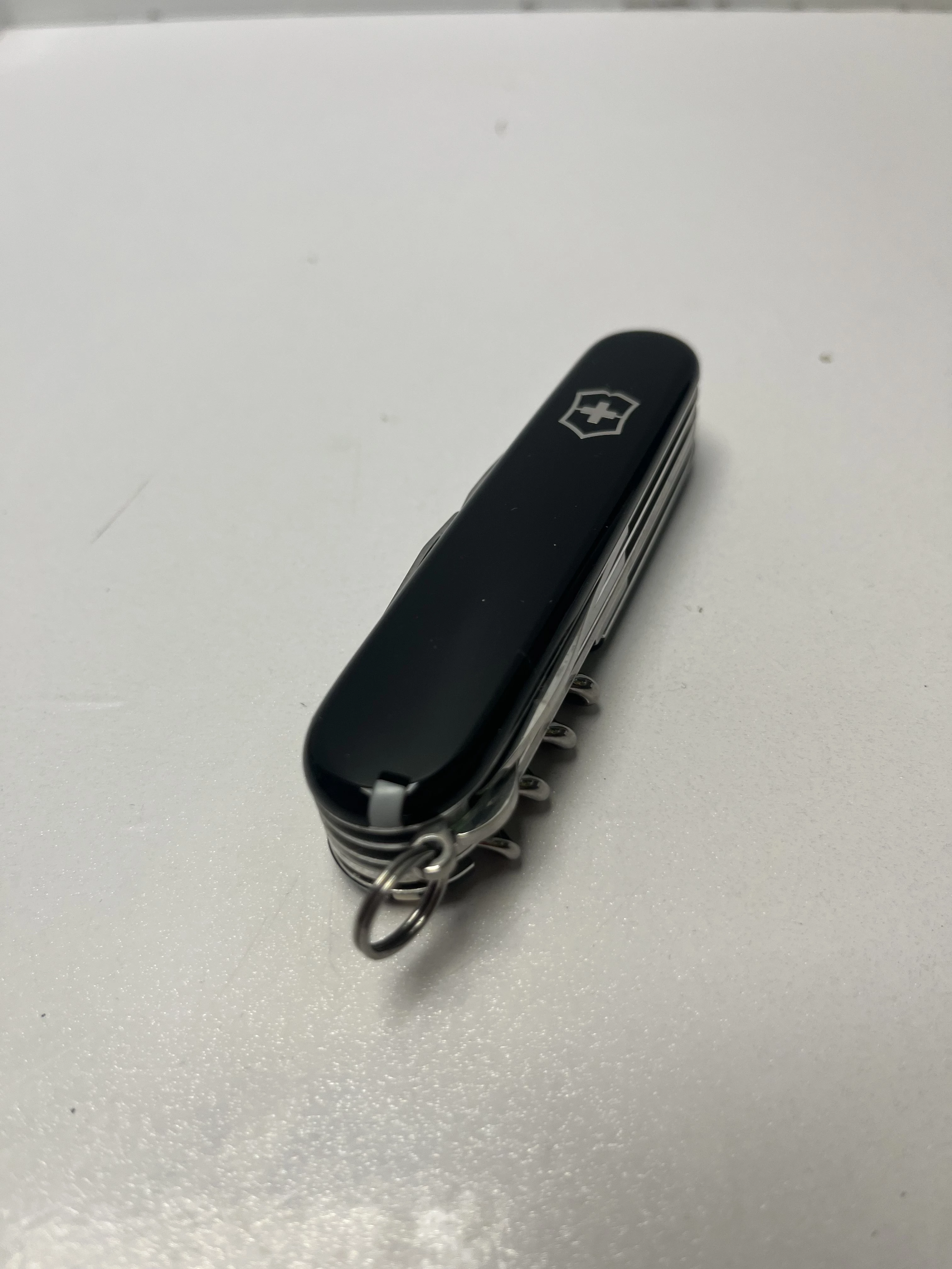 victorinox-137133-scyzoryk-huntsman-91-mm-15-funkcji-czarny-model-huntsman-black