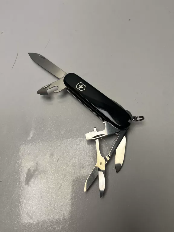 victorinox-137133-scyzoryk-huntsman-91-mm-15-funkcji-czarny-liczba-dodatkowych-narzedzi-15