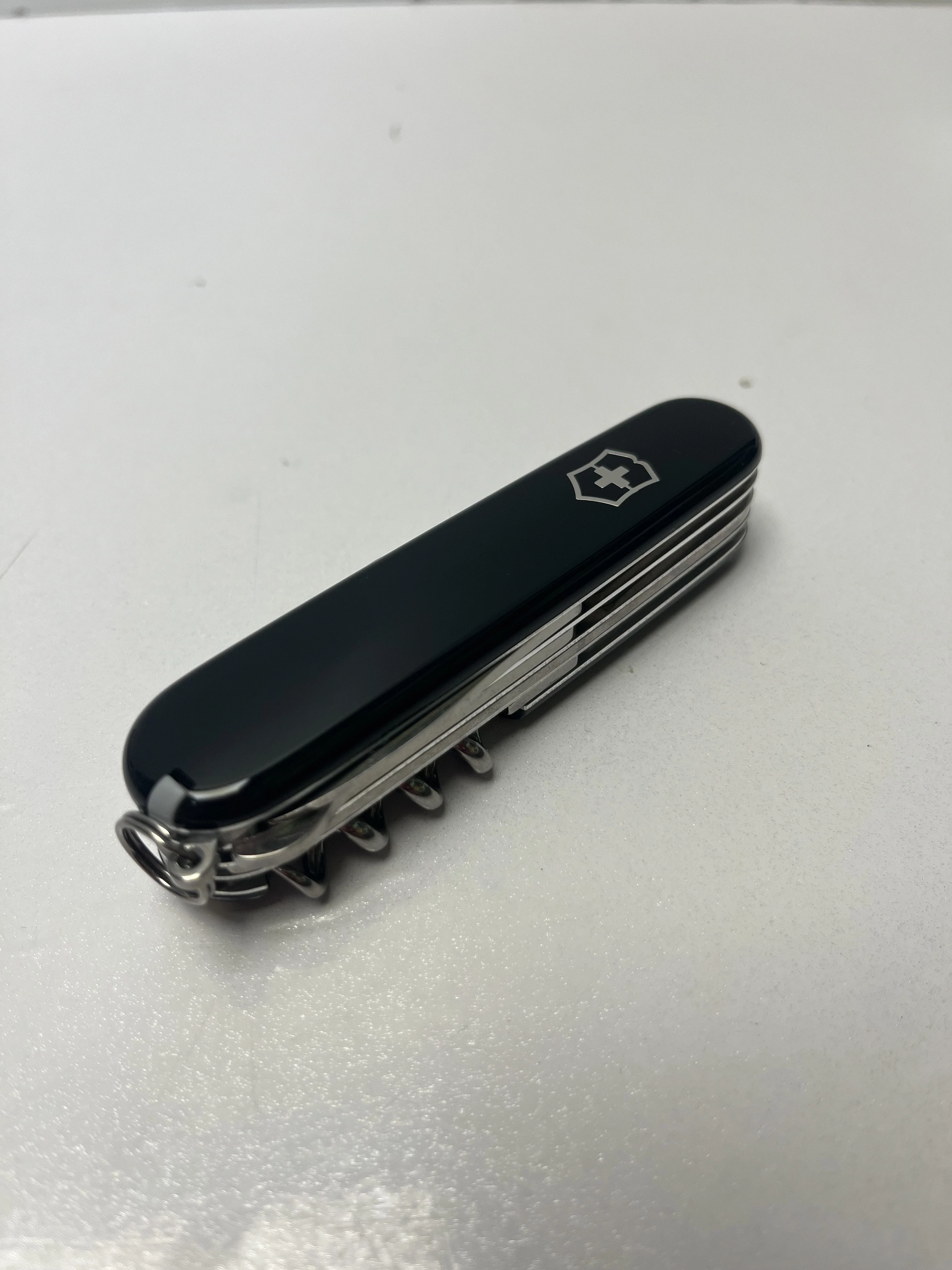 victorinox-137133-scyzoryk-huntsman-91-mm-15-funkcji-czarny-ean-gtin-7611160100283