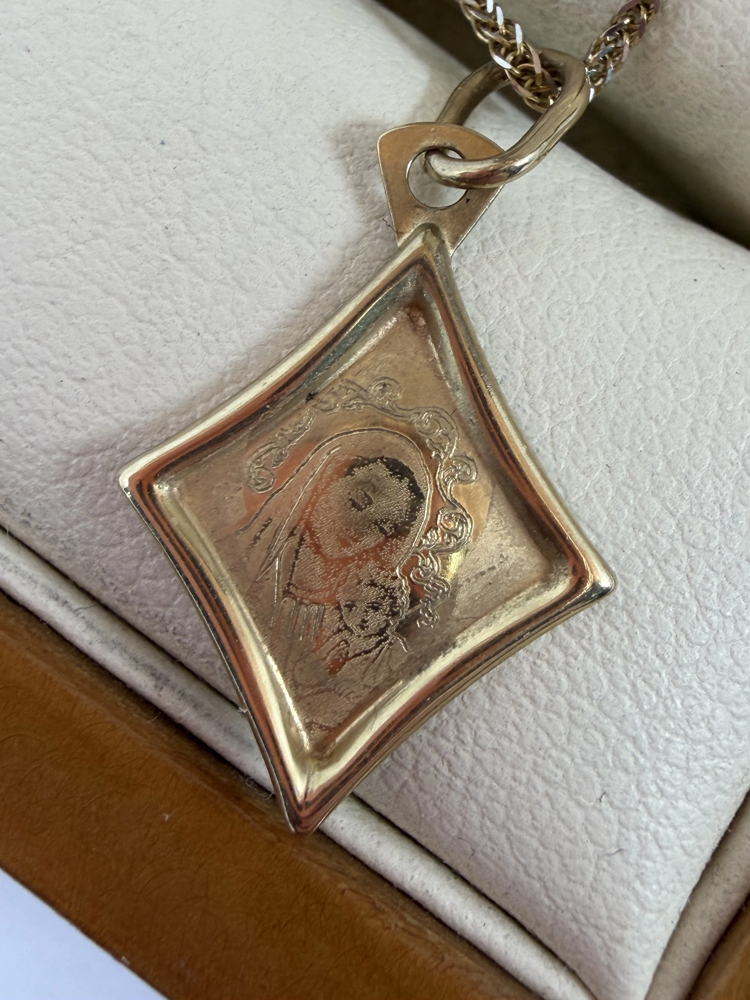 wyrob-jubilerski-uzywany-zloty-lancuszek-z-zawieszka-585-194-ean-gtin-0000001128624