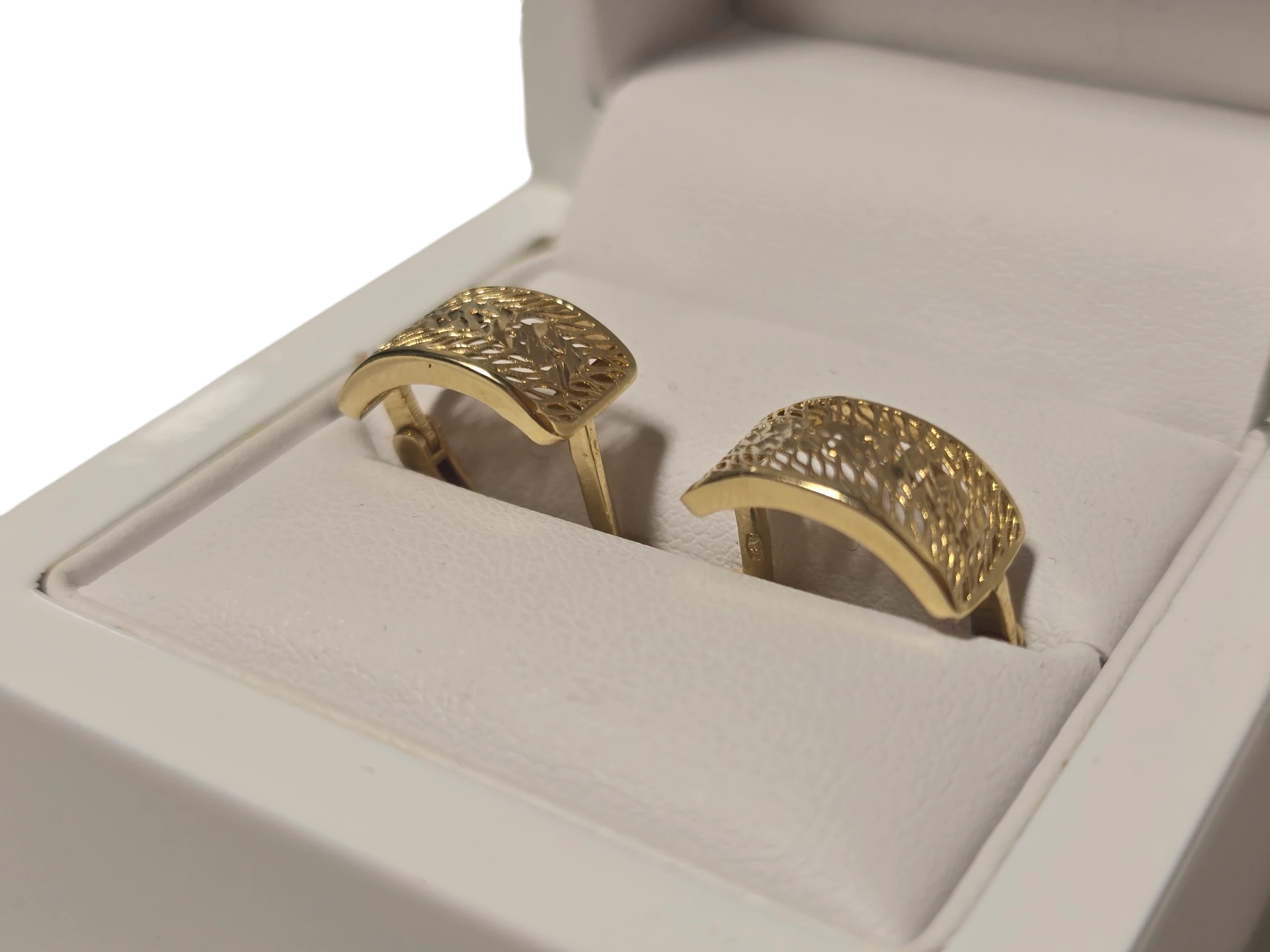 niesamowite-zlote-kolczyki-z-wzorem-225g-375-material-15835-2