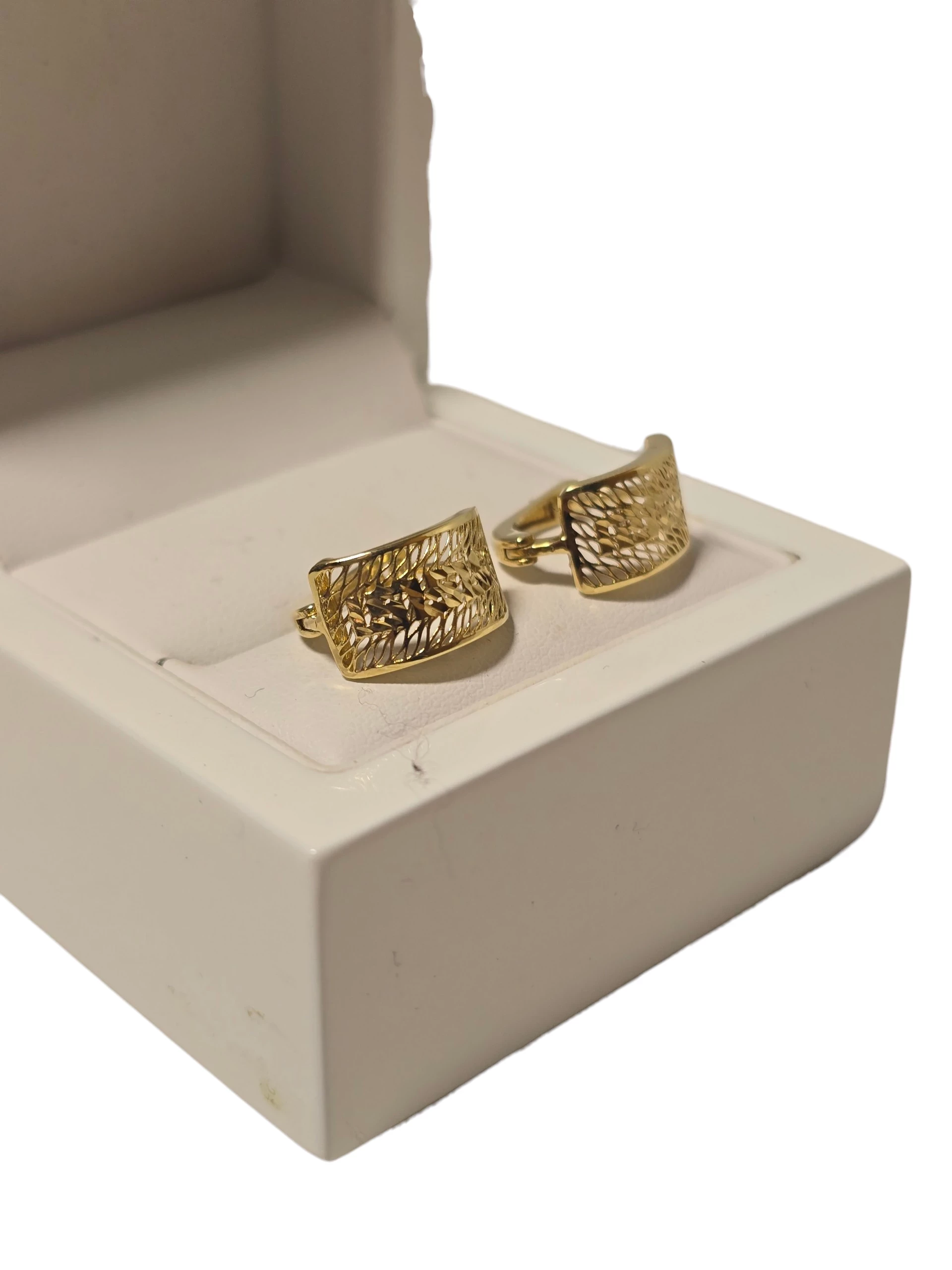 niesamowite-zlote-kolczyki-z-wzorem-225g-375-rodzaj-2205-2