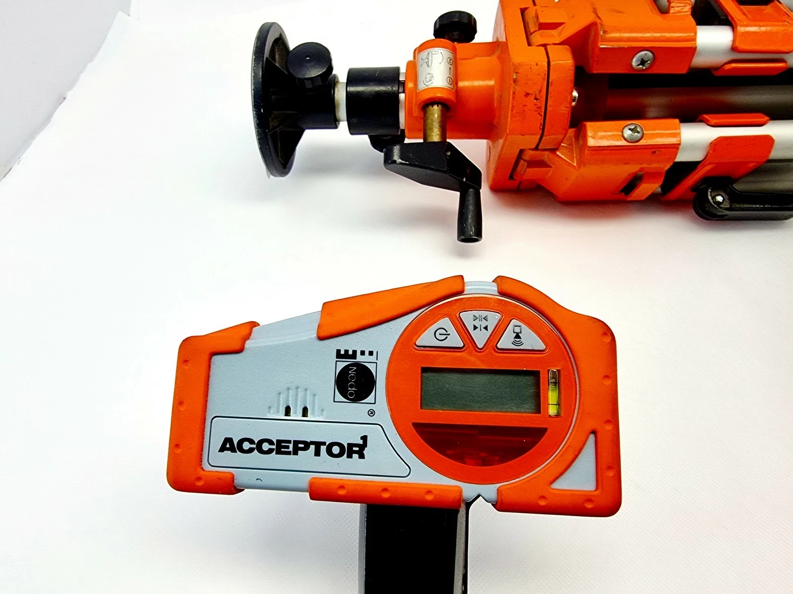 laser-obrotowy-nedo-eco-600-hv-statyw-komplet-dabrowszczakow-1811-sj-olsztyn